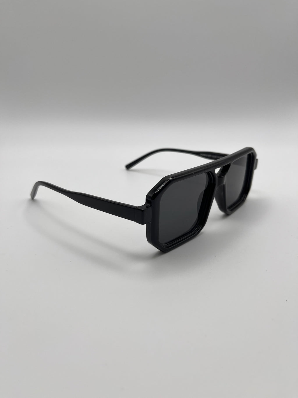 Óculos de Sol Quadrados Pretos Unissexo; Óculos Estilo Aviador Moderno com Armação Grossa e Barra Dupla; Acessório de Moda Casual com Proteção UV