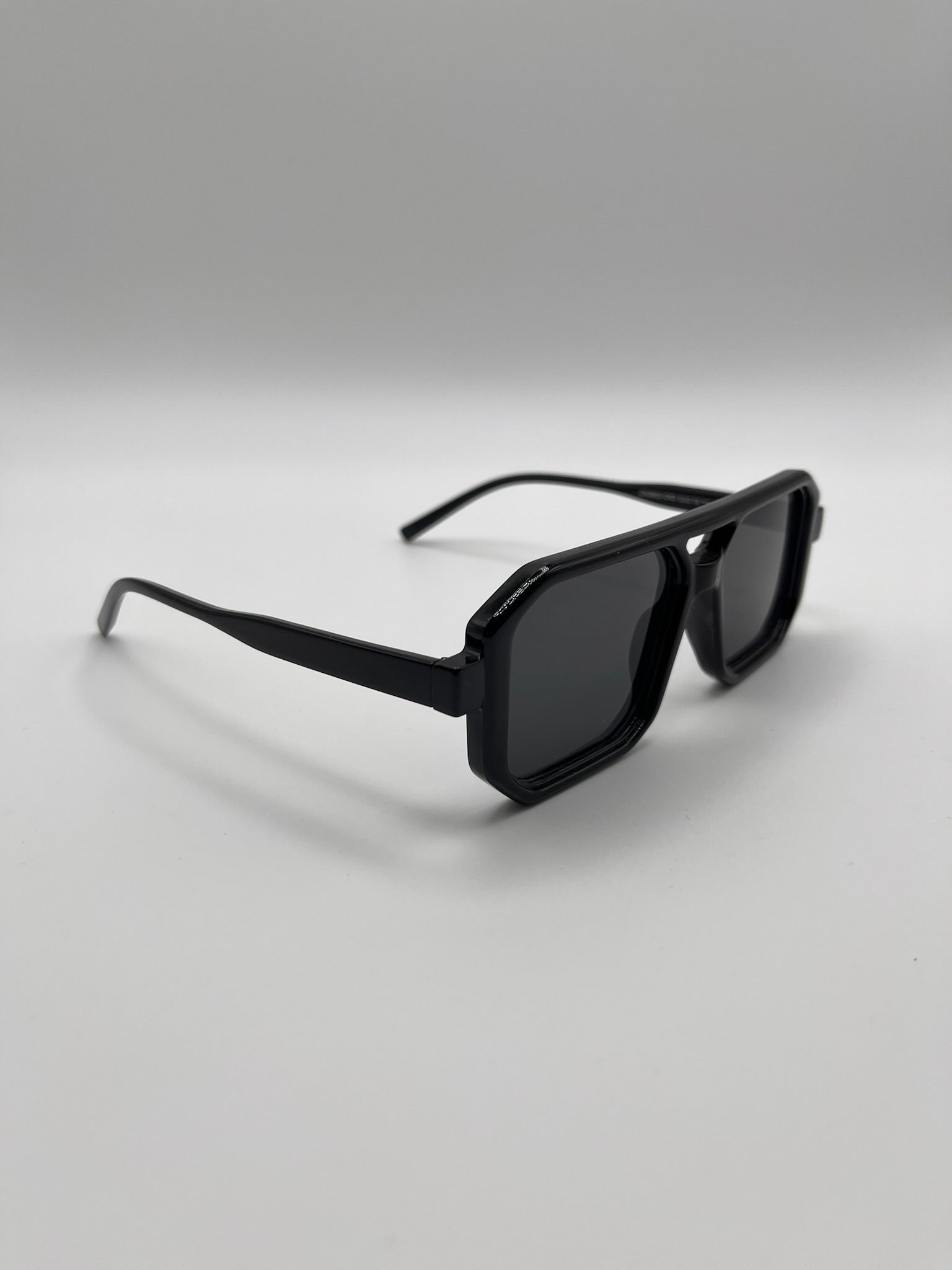 Óculos de Sol Quadrados Pretos Unissexo; Óculos Estilo Aviador Moderno com Armação Grossa e Barra Dupla; Acessório de Moda Casual com Proteção UV