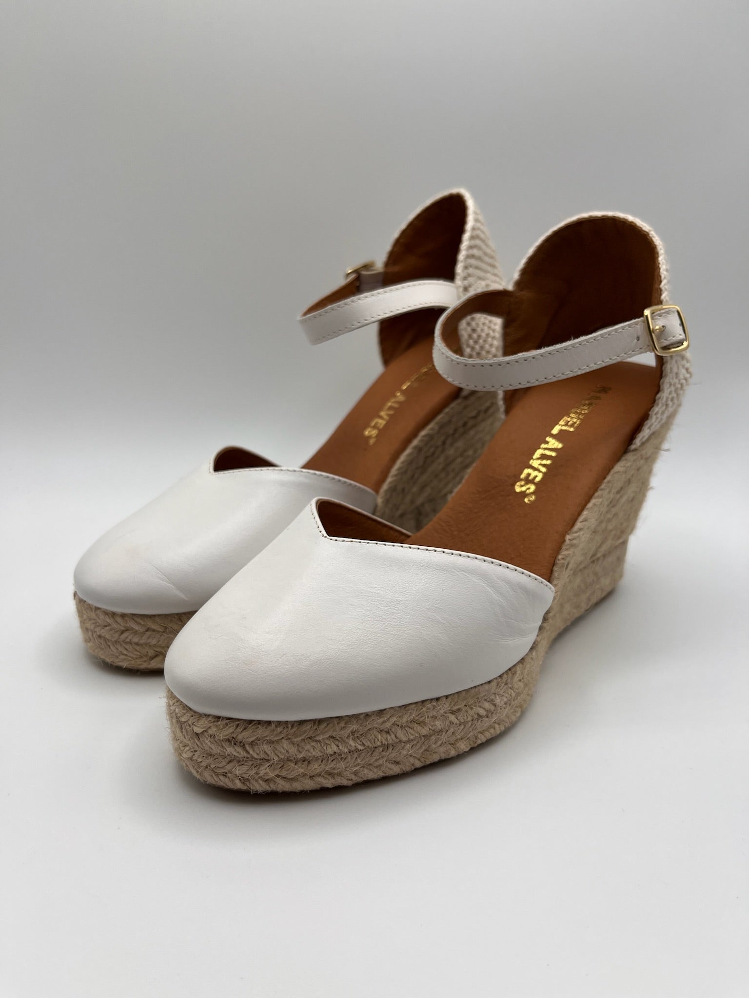 Alpercatas de Cunha em Pele Branco Senhora Manuel; Sandálias Salto Médio com Tira no Tornozelo; Sapatos de Corda Confortáveis para Verão