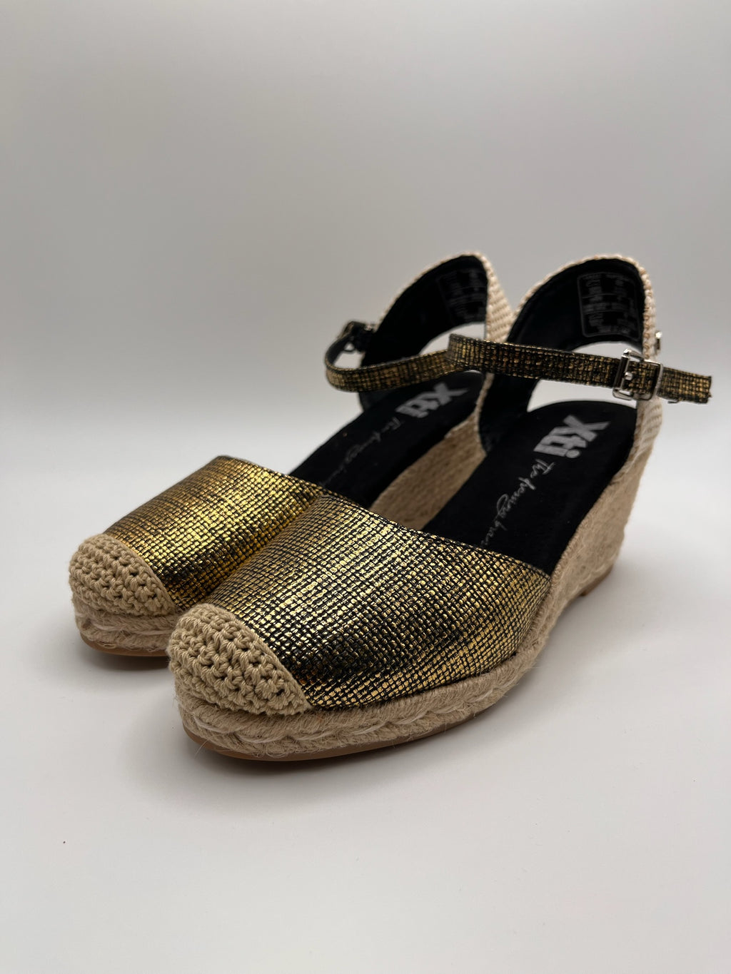 Alpargatas Espadrilles Femininas Xti com Cunha de Corda Dourada Negro; Sandálias de Salto de Mulher com Plataforma e Fivela Calçado de Verão Confortável Casual