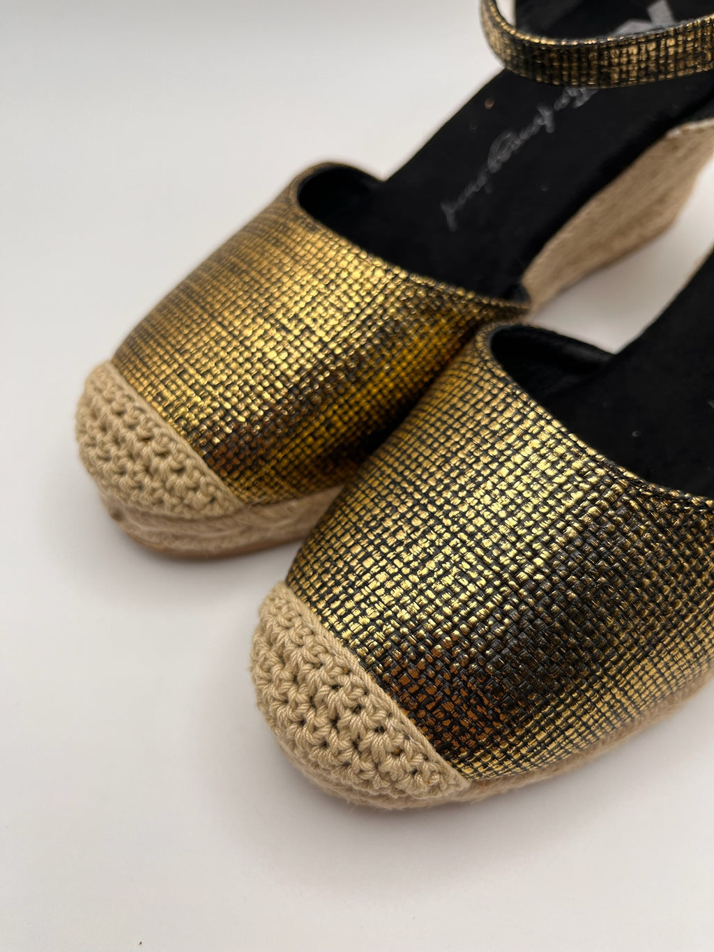 Alpargatas Espadrilles Femininas Xti com Cunha de Corda Dourada Negro; Sandálias de Salto de Mulher com Plataforma e Fivela Calçado de Verão Confortável Casual