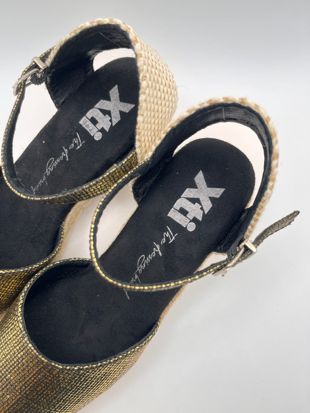 Alpargatas Espadrilles Femininas Xti com Cunha de Corda Dourada Negro; Sandálias de Salto de Mulher com Plataforma e Fivela Calçado de Verão Confortável Casual