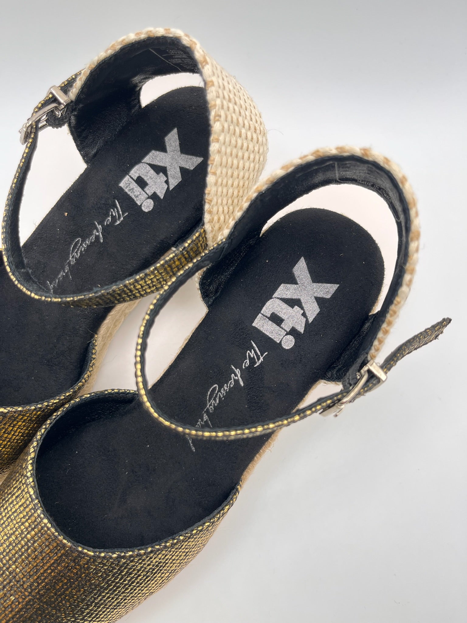 Alpargatas Espadrilles Femininas Xti com Cunha de Corda Dourada Negro; Sandálias de Salto de Mulher com Plataforma e Fivela Calçado de Verão Confortável Casual