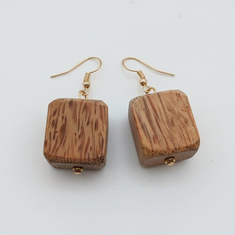 BRINCO GEOMETRICOS QUADRADOS MADEIRA PONTA DE TAXA