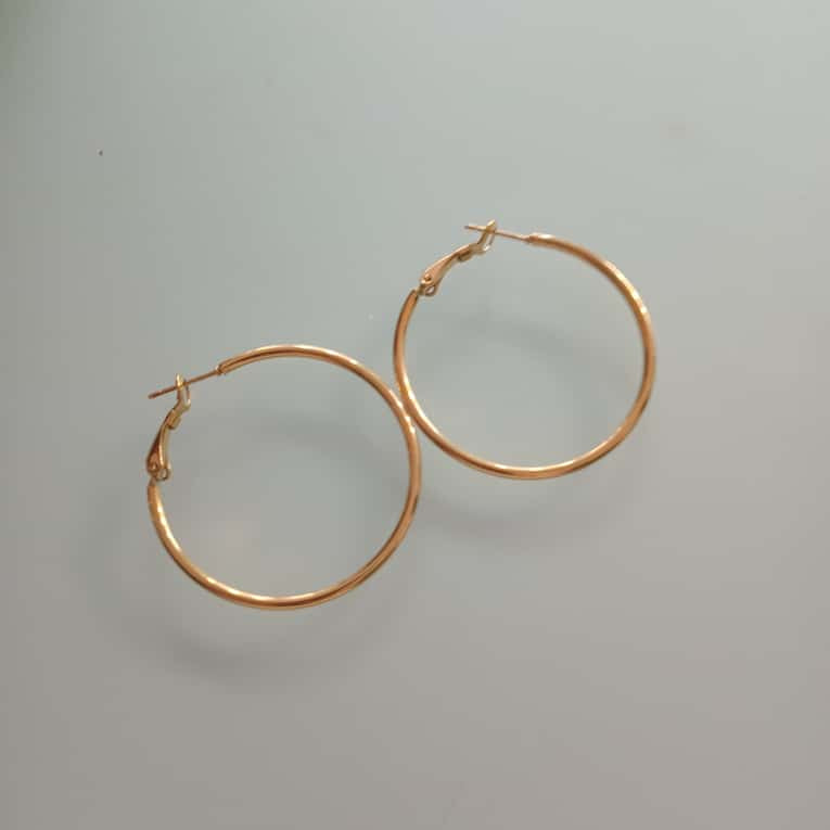 BRINCO ARGOLA DOURADO MÉDIO