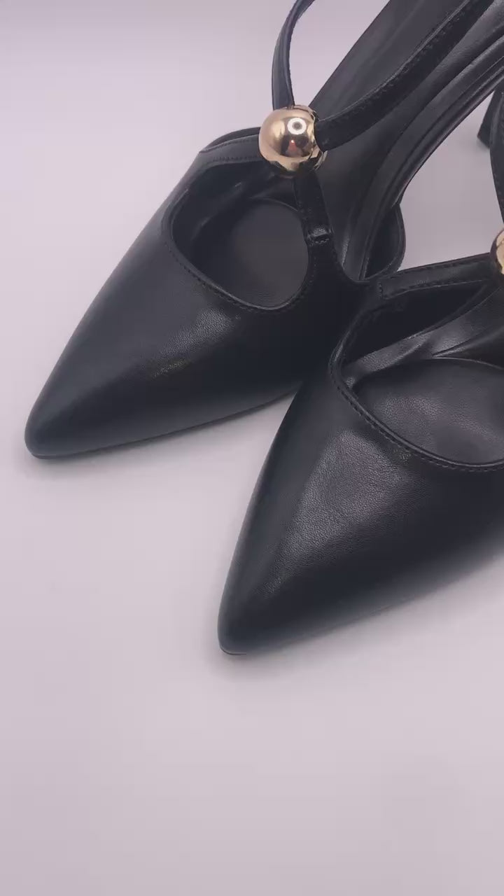 Sapato de Salto Alto Agulha Feminino Elegante Buonarotti, Scarpin de Ponta Fina com Tira Cruzada e Detalhe de Esfera Dourada, Calçado de Festa e Jantar Profissional Confortável em Preto