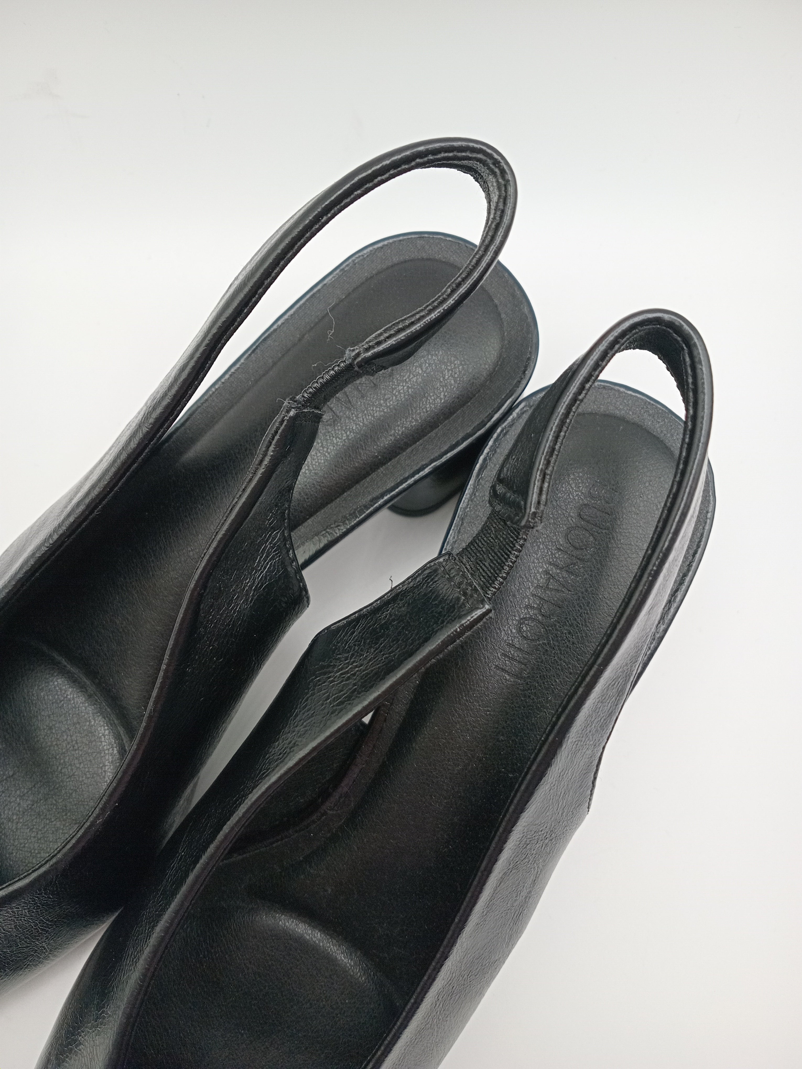 SABRINA SALTO MULLET BUONAROTTI PRETO BICUDO SCARPIN VERNIZ