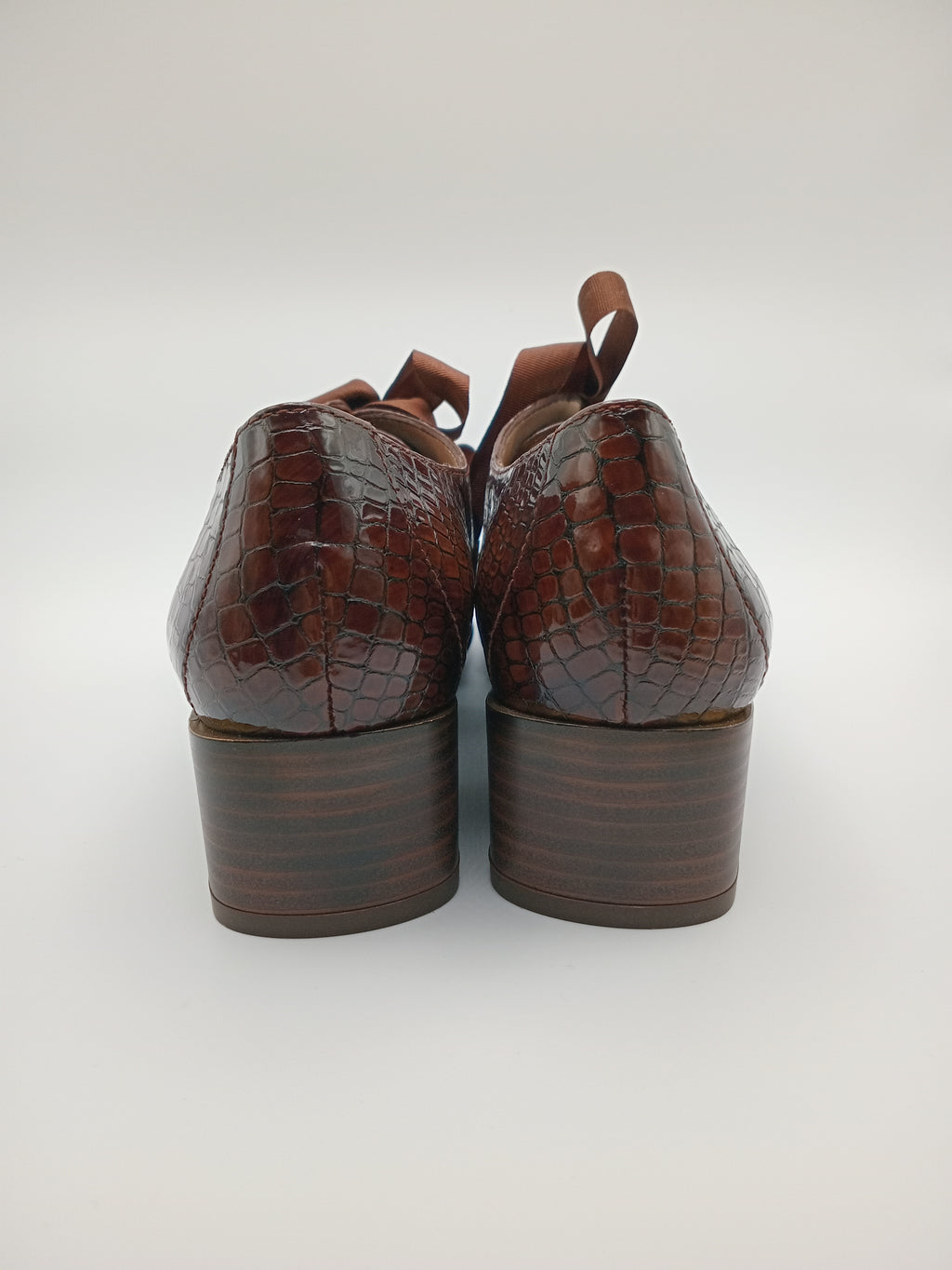 SAPATO VINTAGE SALTO HISPANITAS CASTANHO COBRA COURO BICO REDONDO ATACADOR FITA SETIN VERNIZ MOCASSIM