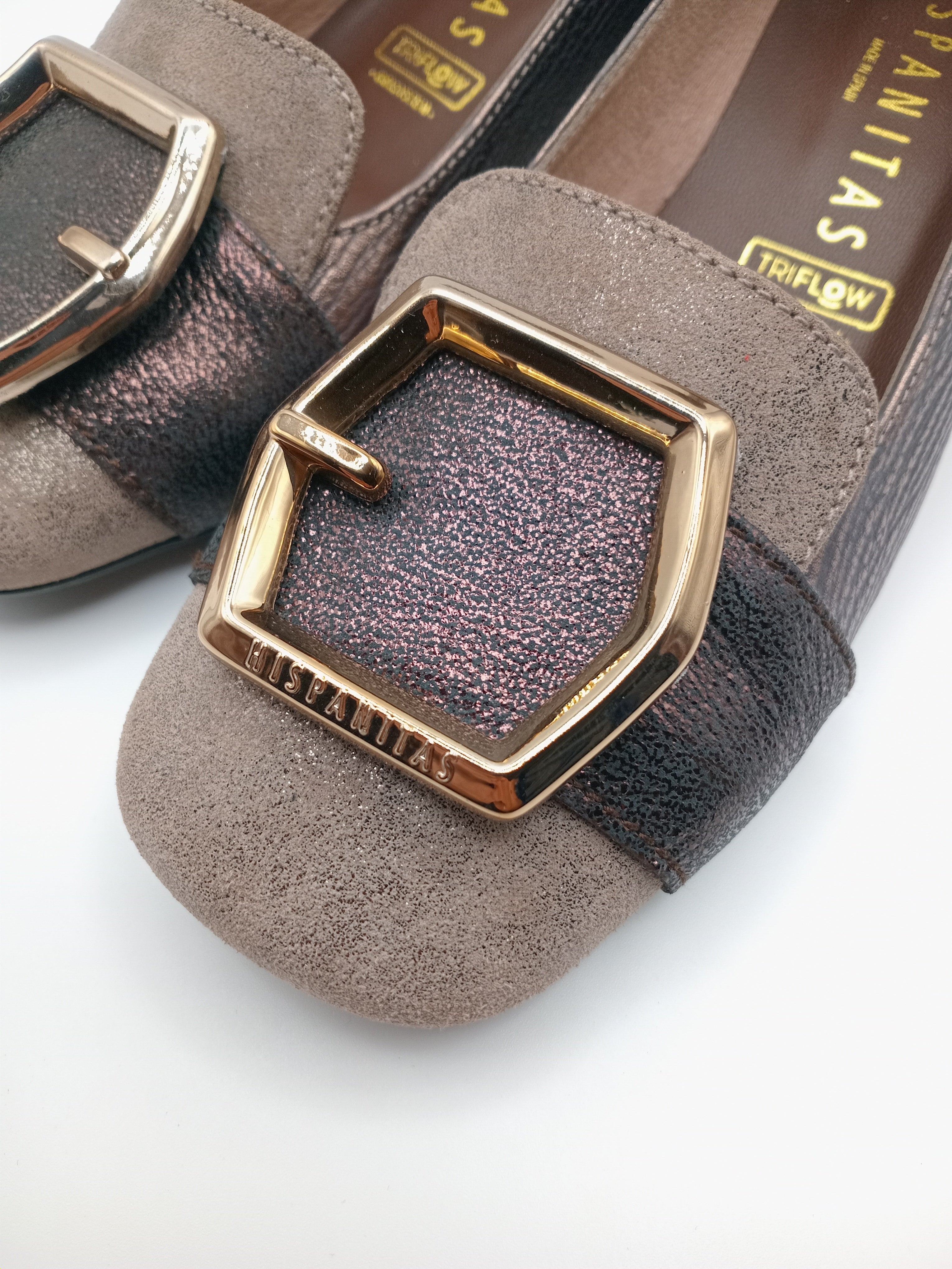 SABRINA SALTO HISPANITAS CASTANHO ESCURO COURO FIVELA DOURADA A FRENTE BICO QUADRADO