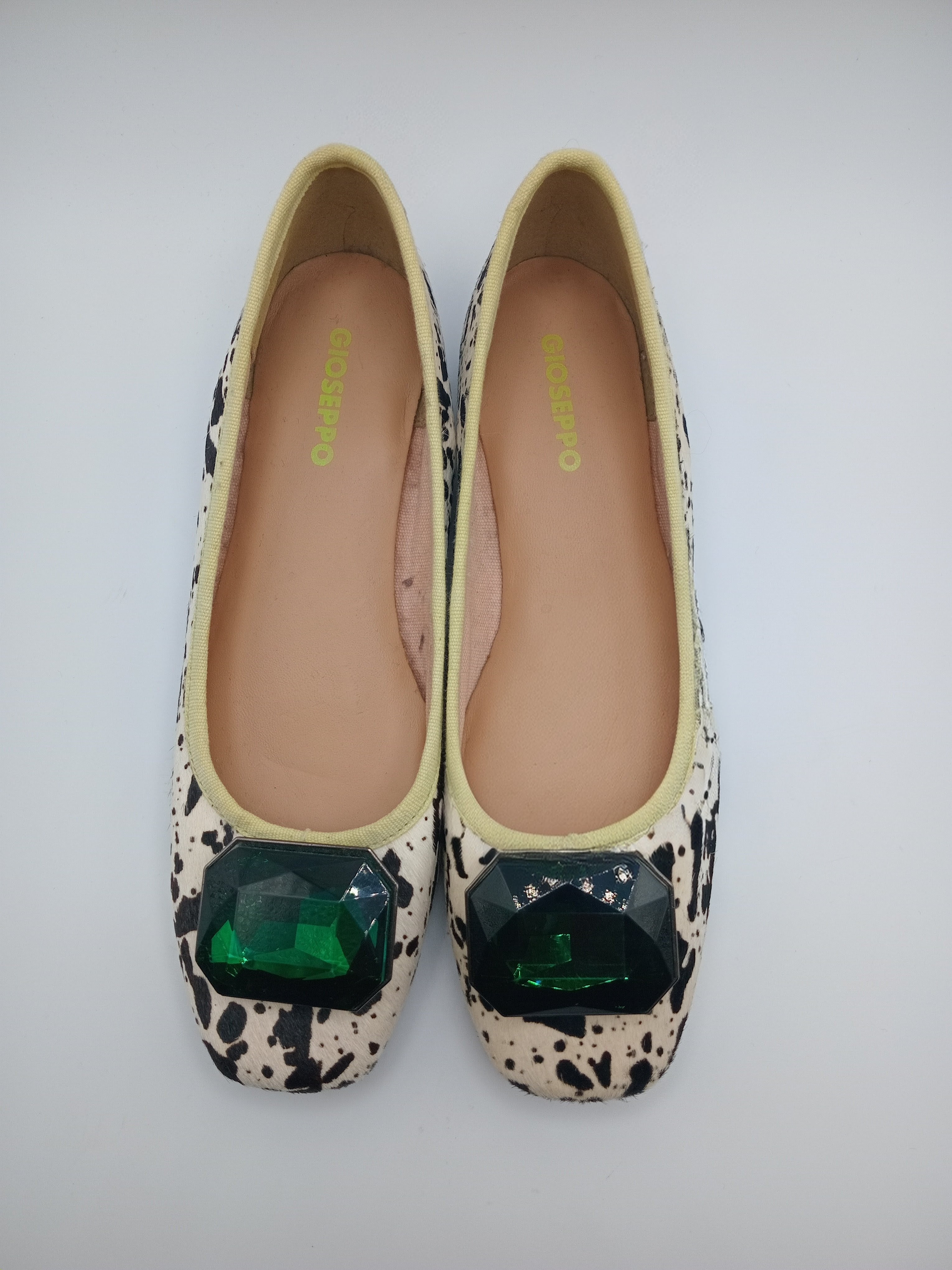 SABRINA GIOSEPPO VACA VERDE PRETO BRANCO COURO ANIMAL PRINT APLICAÇÃO DIAMANTE VERDE