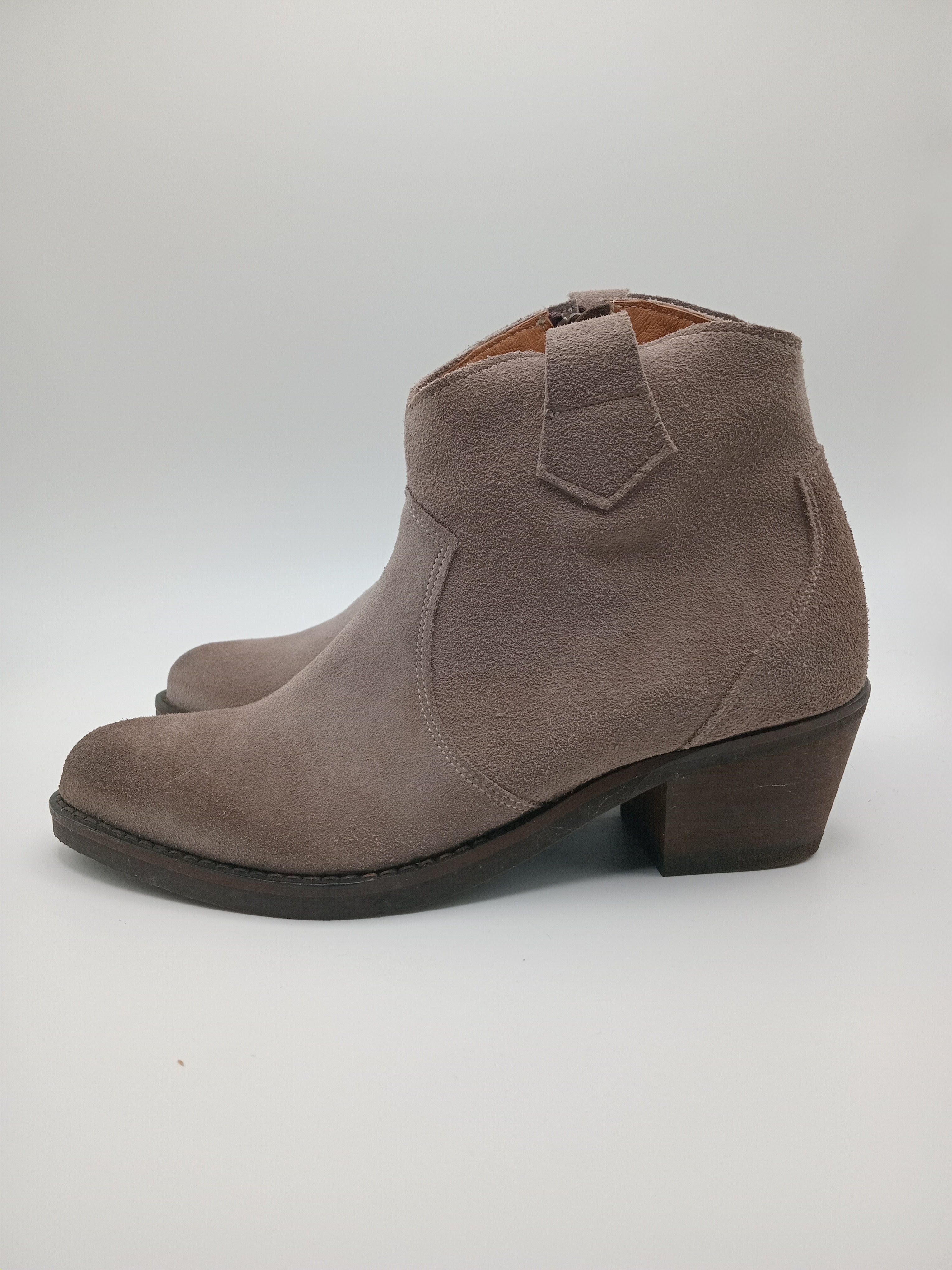 BOTA TEXANA MACADI CINZA COURO BICUDO ZIPER BOTIM