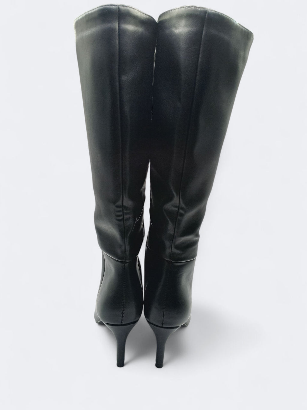 BOTA SALTO IDEAL SHOES PRETO ECO PELE CANO ALTO BICUDO ZIPER