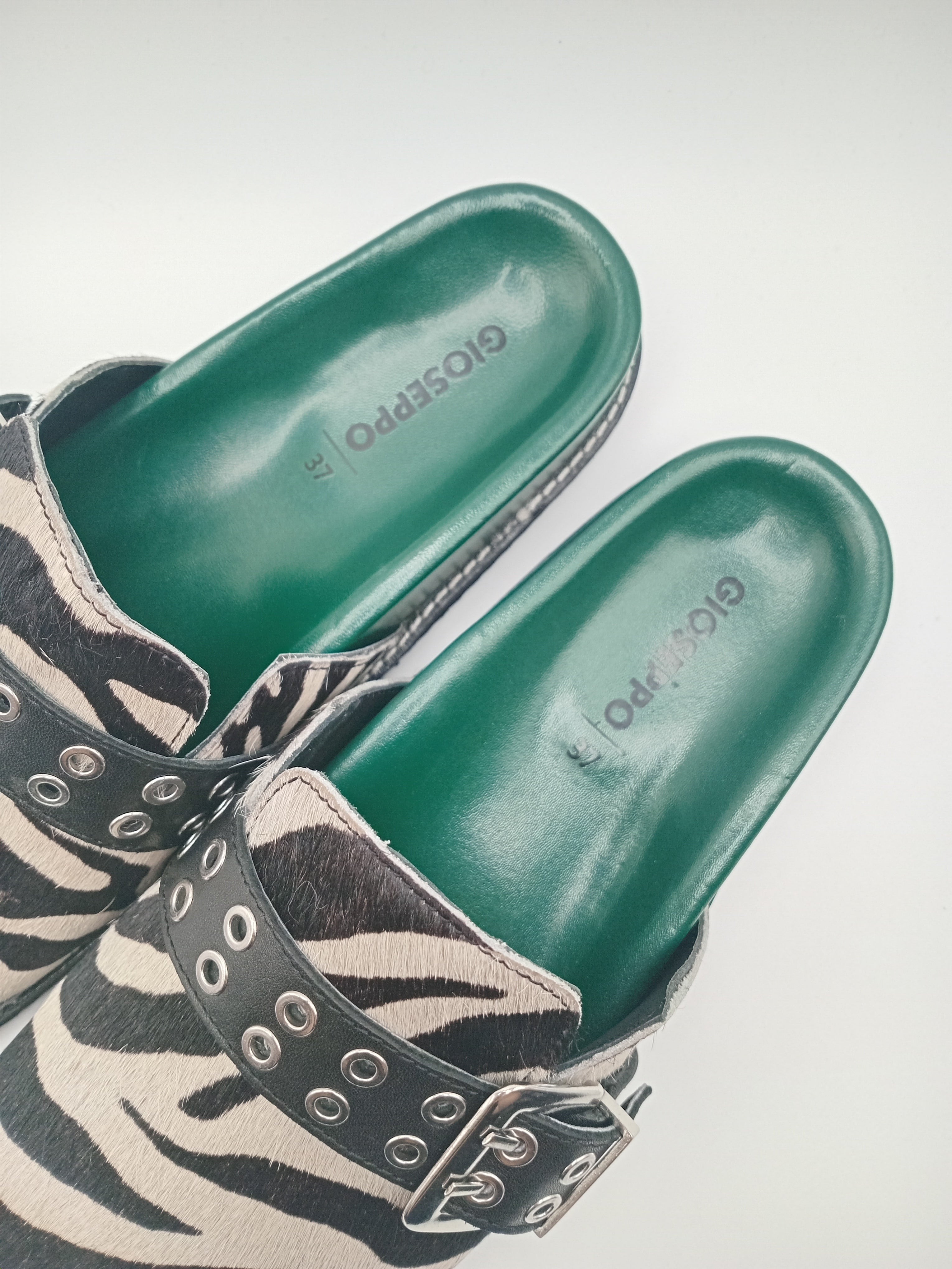 SOCAS GIOSEPPO ZEBRA PRETO BRANCO VERDE COURO TIRA REGULADORA ARGOLAS ANIMAL PRINT