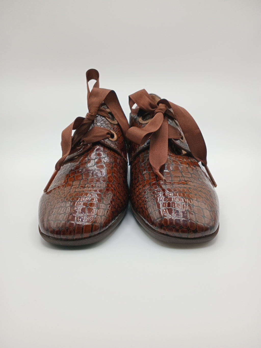 SAPATO VINTAGE SALTO HISPANITAS CASTANHO COBRA COURO BICO REDONDO ATACADOR FITA SETIN VERNIZ MOCASSIM