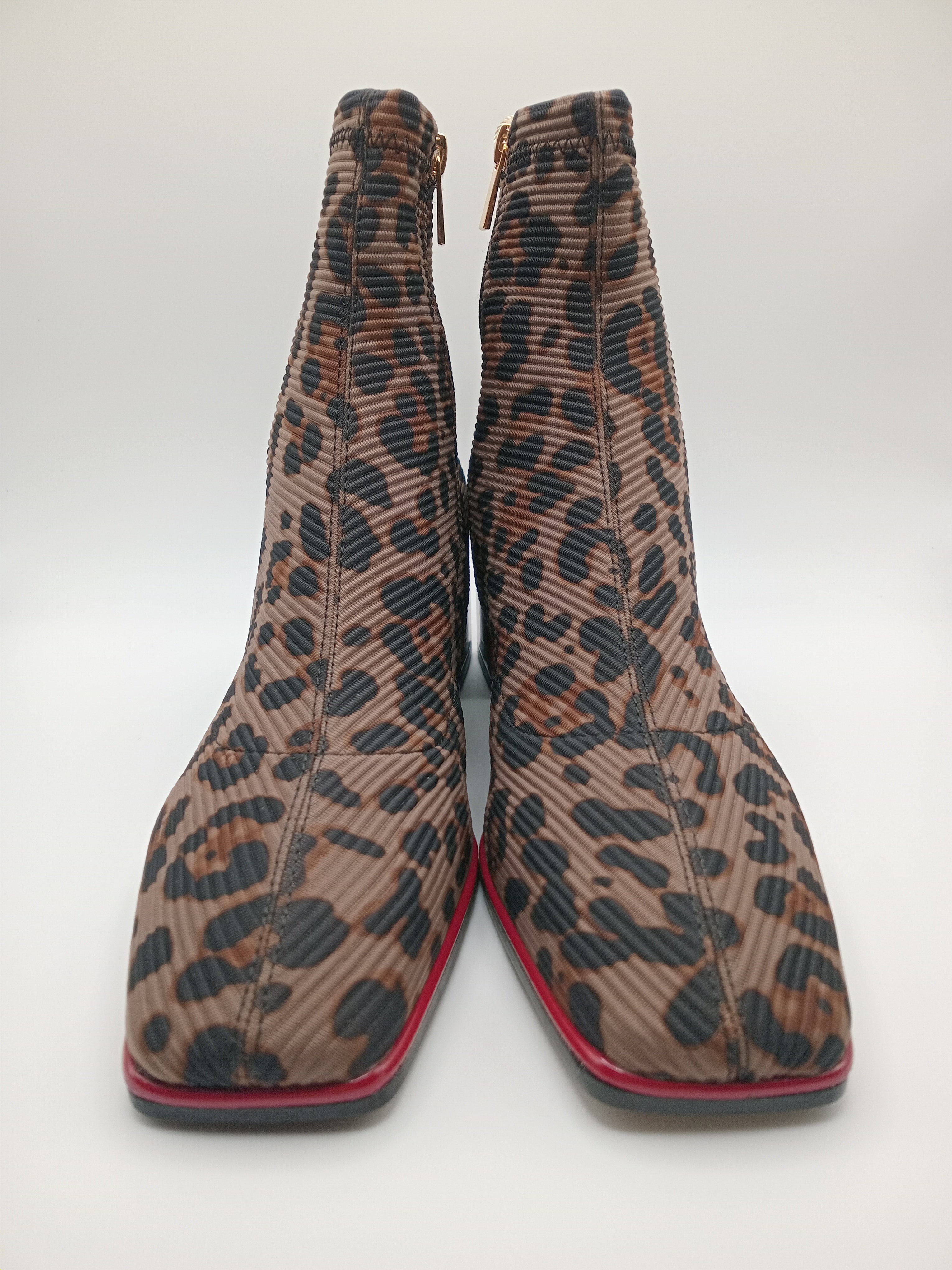 BOTA QUADRADA GIOSEPPO ONÇA ANIMAL PRINT TECIDO CANELADO DETALHES EM VERMELHO