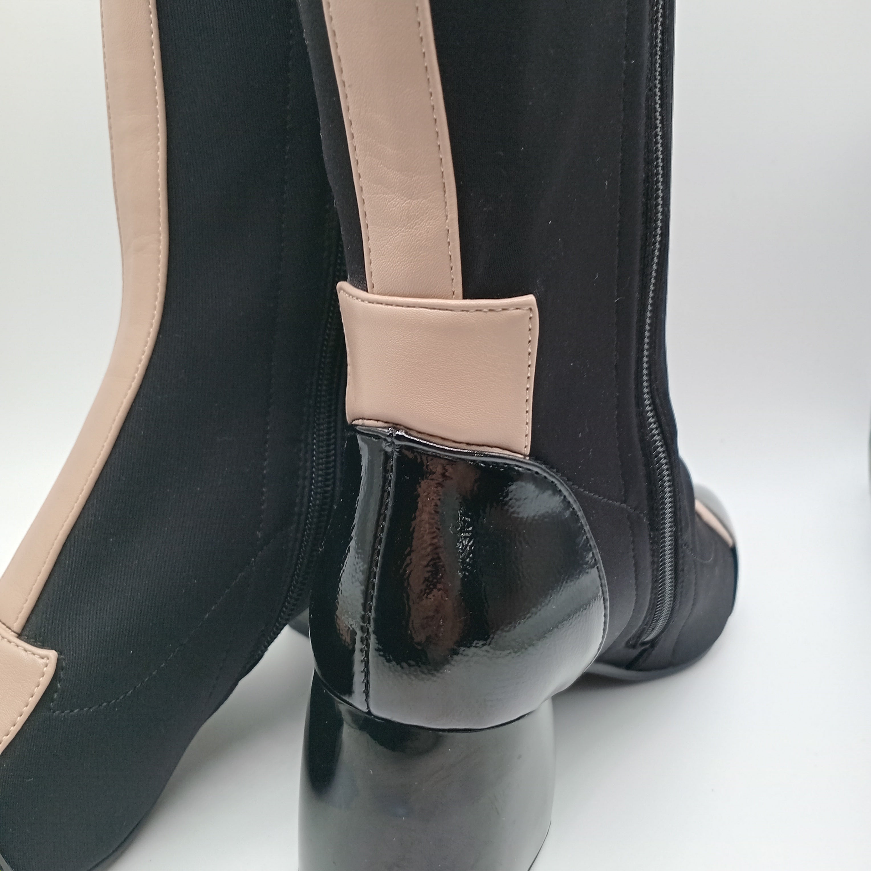 BOTA SALTO ROCKAWAY PRETO BEGE ROSE TECIDO IMPERMEÁVEL LISTRA BEGE CANO ALTO BICUDO