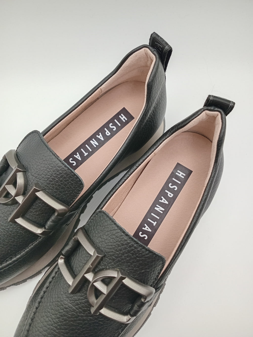 MOCASSIM PLATAFORMA HISPANITAS PRETO ASFALTO COURO FIVELA CINZA FOSCO TRATORADO