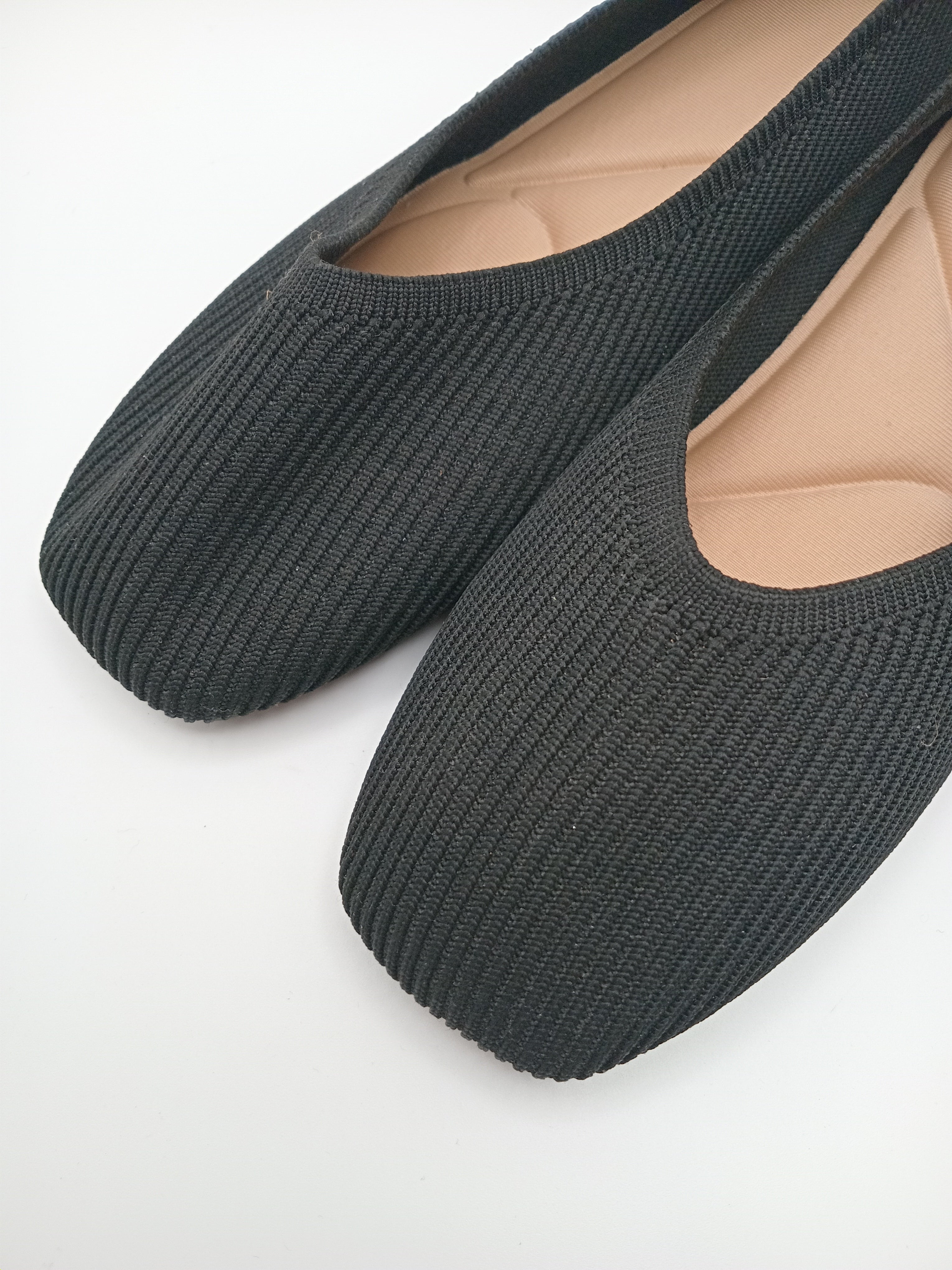 Sabrinas Pretas Fashion em Malha Flexível e Respirável; Sapatos Rasos Femininos Super Confortáveis com Detalhe Traseiro às Riscas para o Dia a Dia