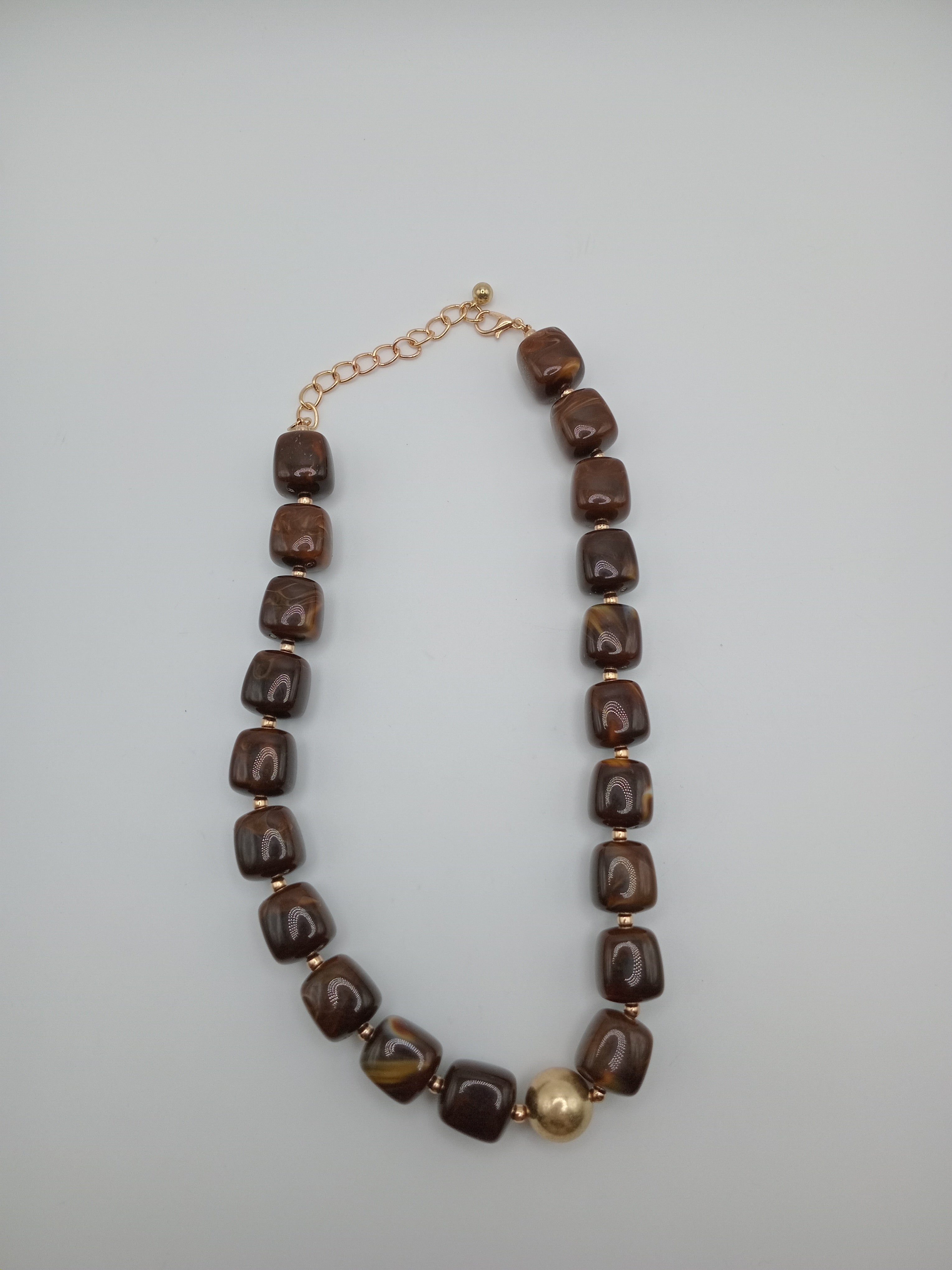 COLAR PEDRAS CASTANHO ESCURO BOLAS DOURADAS FECHO AJUSTAVÉL