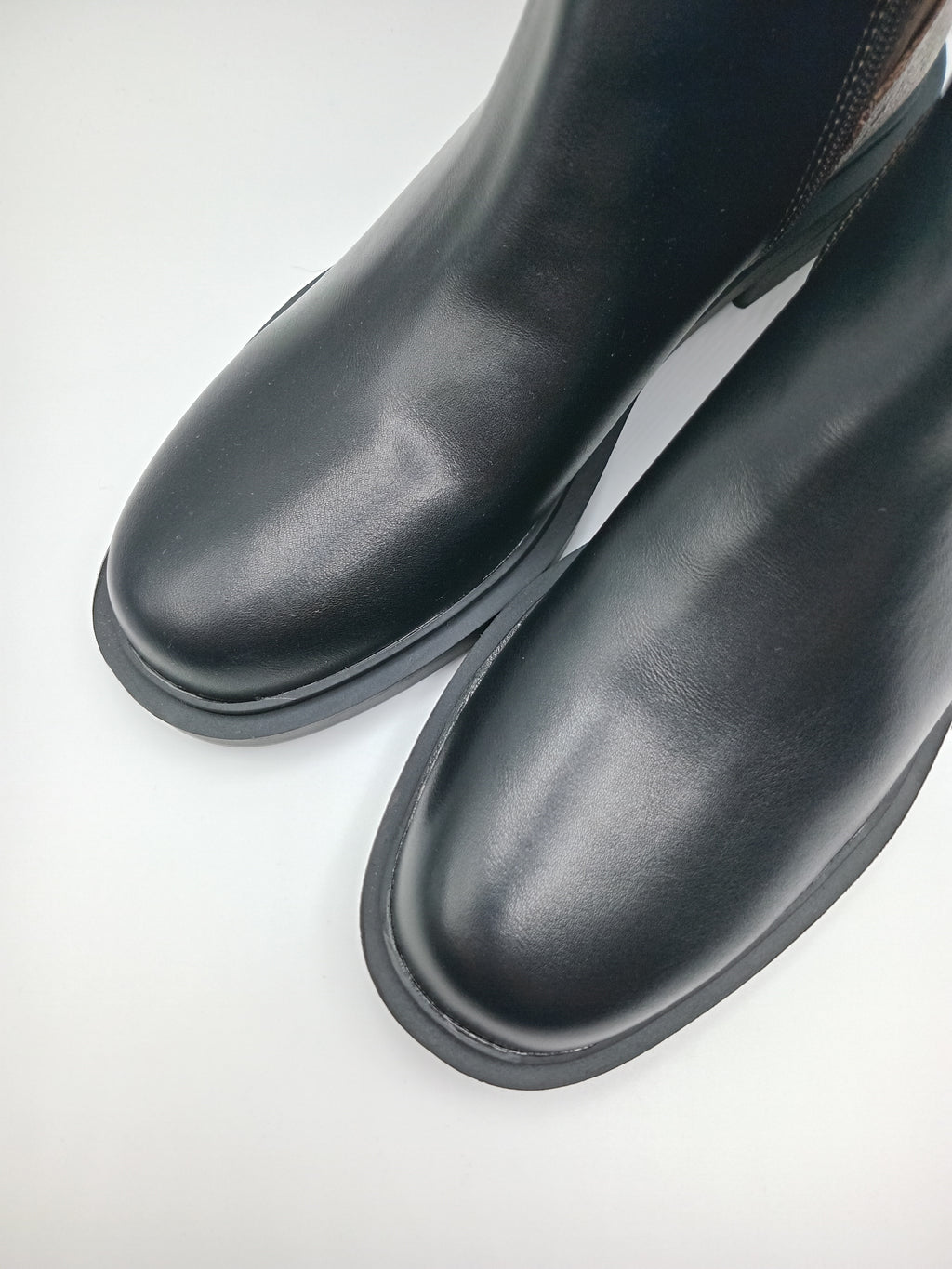 BOTA CAVALEIRA BUONAROTTI PRETO E CASTANHO ECO PELE ZIPER TIRA REGULADORA LATERAL