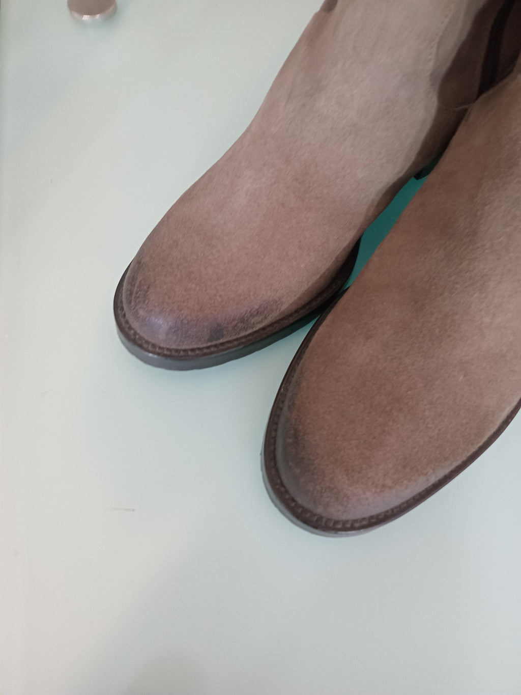 BOTA SALTO IN•NOVE CINZA COURO BOTÕES FECHO TRASEIRO ZIPER CANO LONGO ALTO