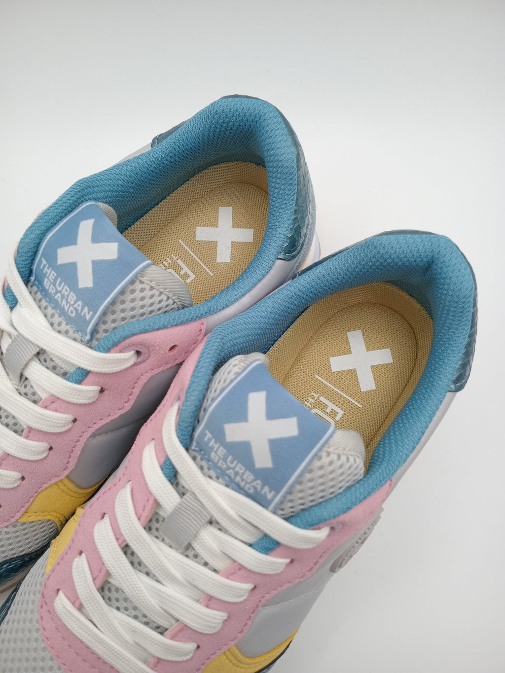 TÊNIS XTI AZUL CINZA AMARELO ROSA TECIDO SPORT