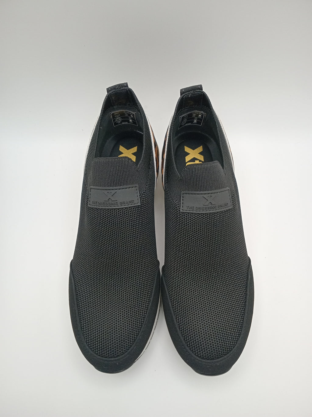 TÊNIS XTI PRETO LEOPARDO ANIMAL PRINT TECIDO SEM ATACADORES PLATAFORMA