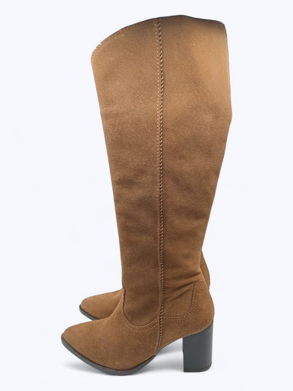 BOTA SALTO FENDA MACADI CASTANHO COURO CAMURÇA DETALHE LATERAL CORDÃO BICUDO ZIPER CANO ALTO