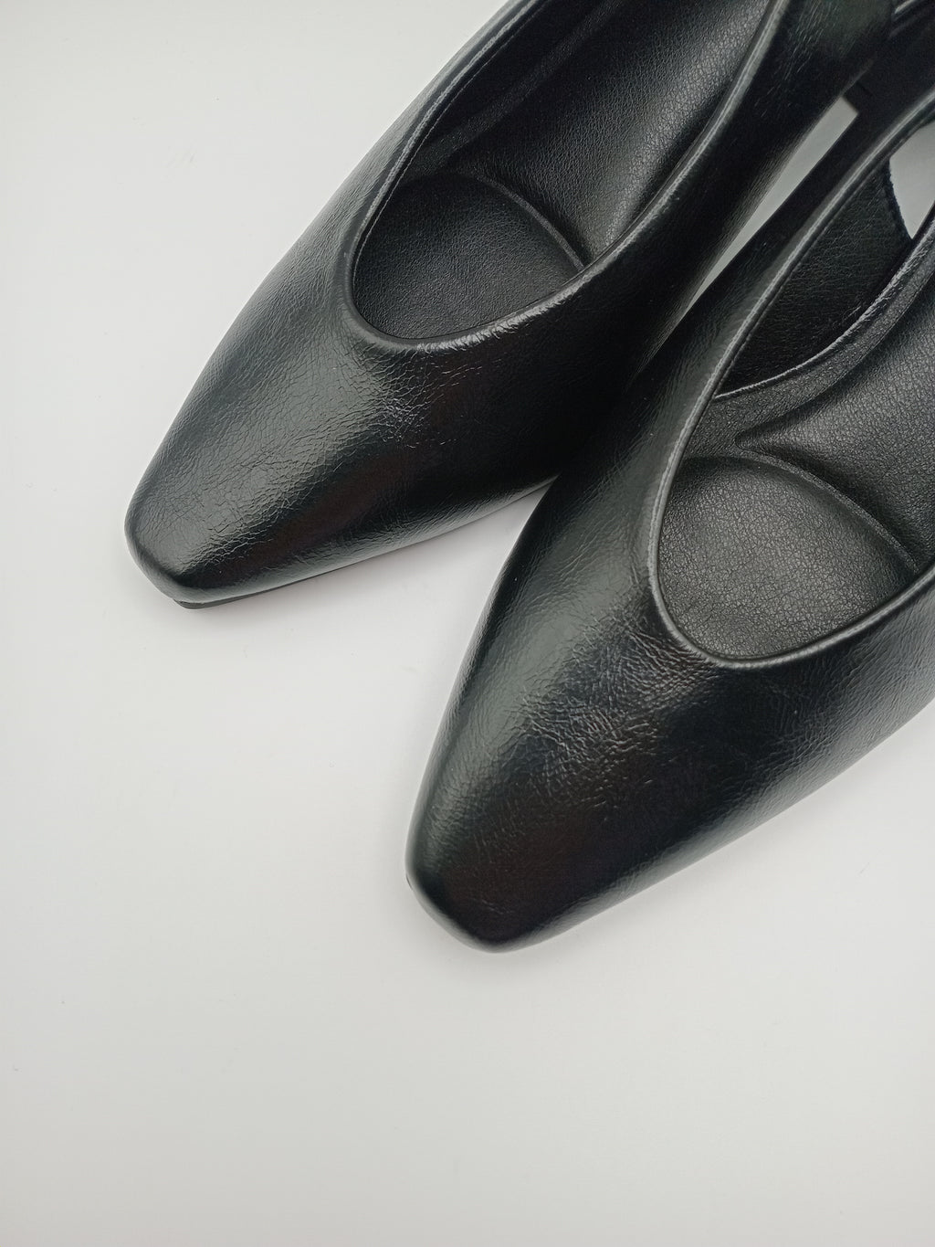 SABRINA SALTO MULLET BUONAROTTI PRETO BICUDO SCARPIN VERNIZ