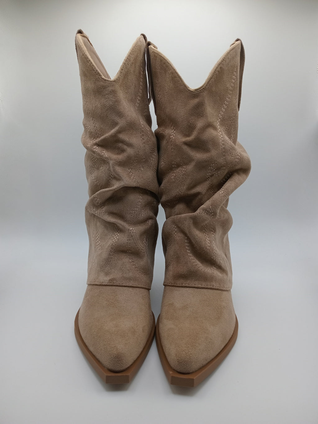 BOTA WESTERN IDEAL SHOES BEGE CASTANHO CLARO CAMURÇA BORDADO BICUDO ZIPER