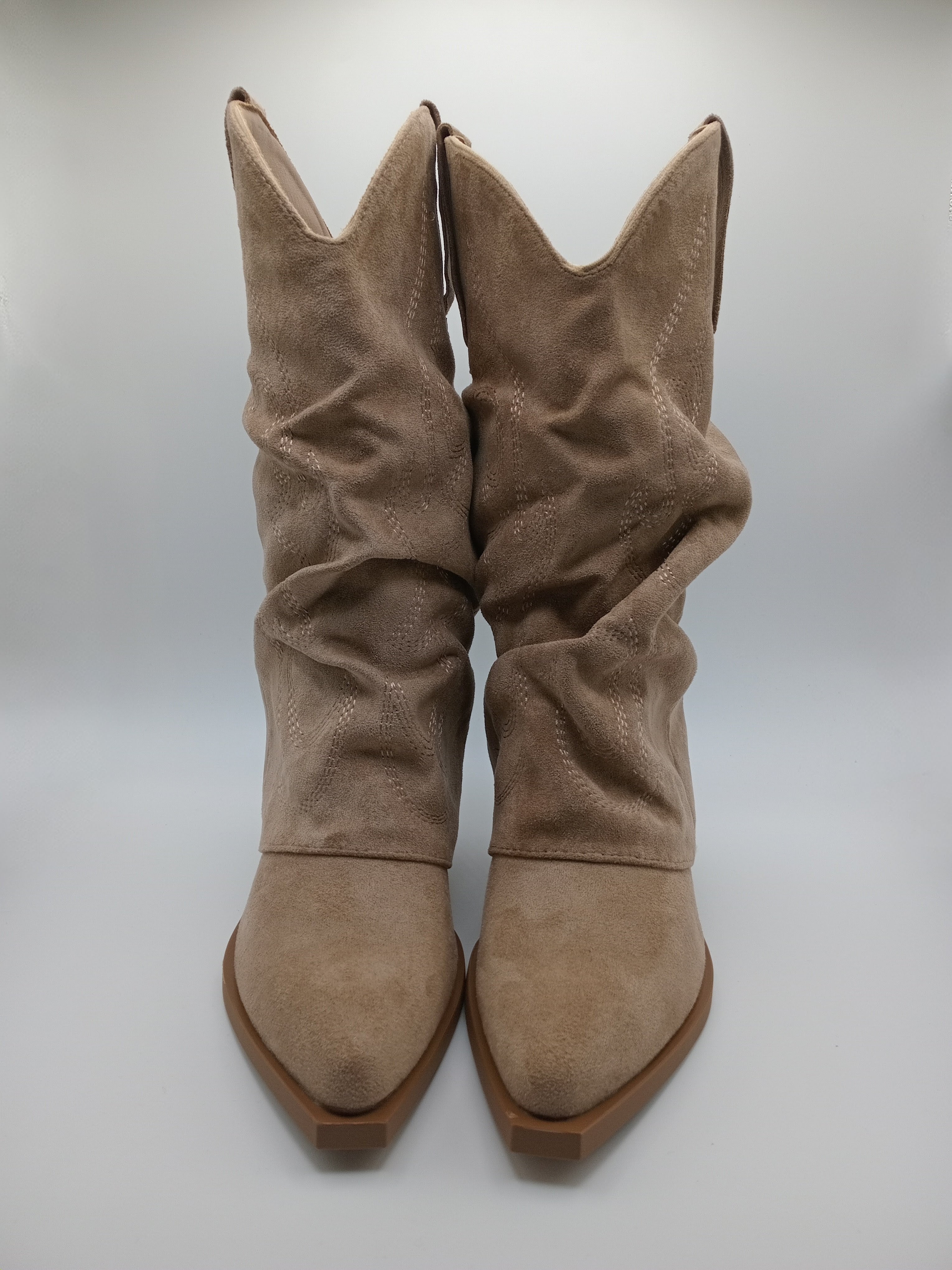 BOTA WESTERN IDEAL SHOES BEGE CASTANHO CLARO CAMURÇA BORDADO BICUDO ZIPER