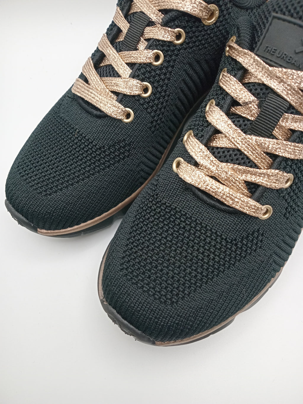 TÊNIS XTI PRETO DOURADO ONÇA ANIMAL PRINT TECIDO SOLA SPORT
