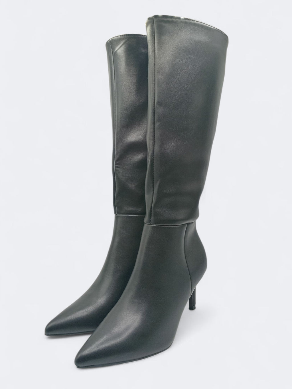 BOTA SALTO IDEAL SHOES PRETO ECO PELE CANO ALTO BICUDO ZIPER