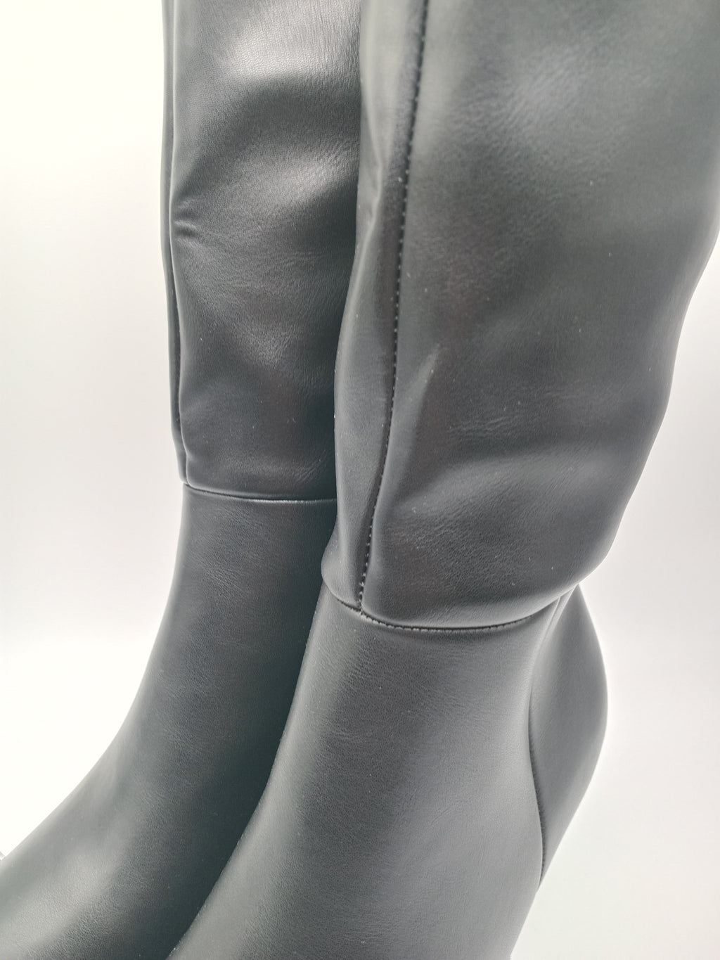 BOTA SALTO IDEAL SHOES PRETO ECO PELE CANO ALTO BICUDO ZIPER