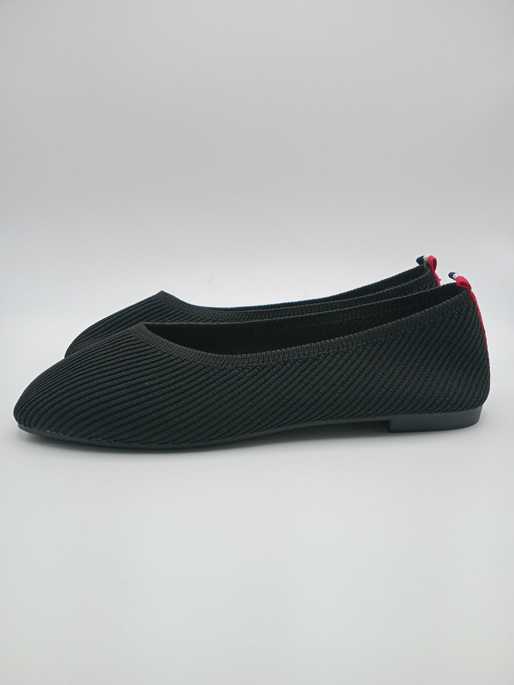 Sabrinas Pretas Fashion em Malha Flexível e Respirável; Sapatos Rasos Femininos Super Confortáveis com Detalhe Traseiro às Riscas para o Dia a Dia