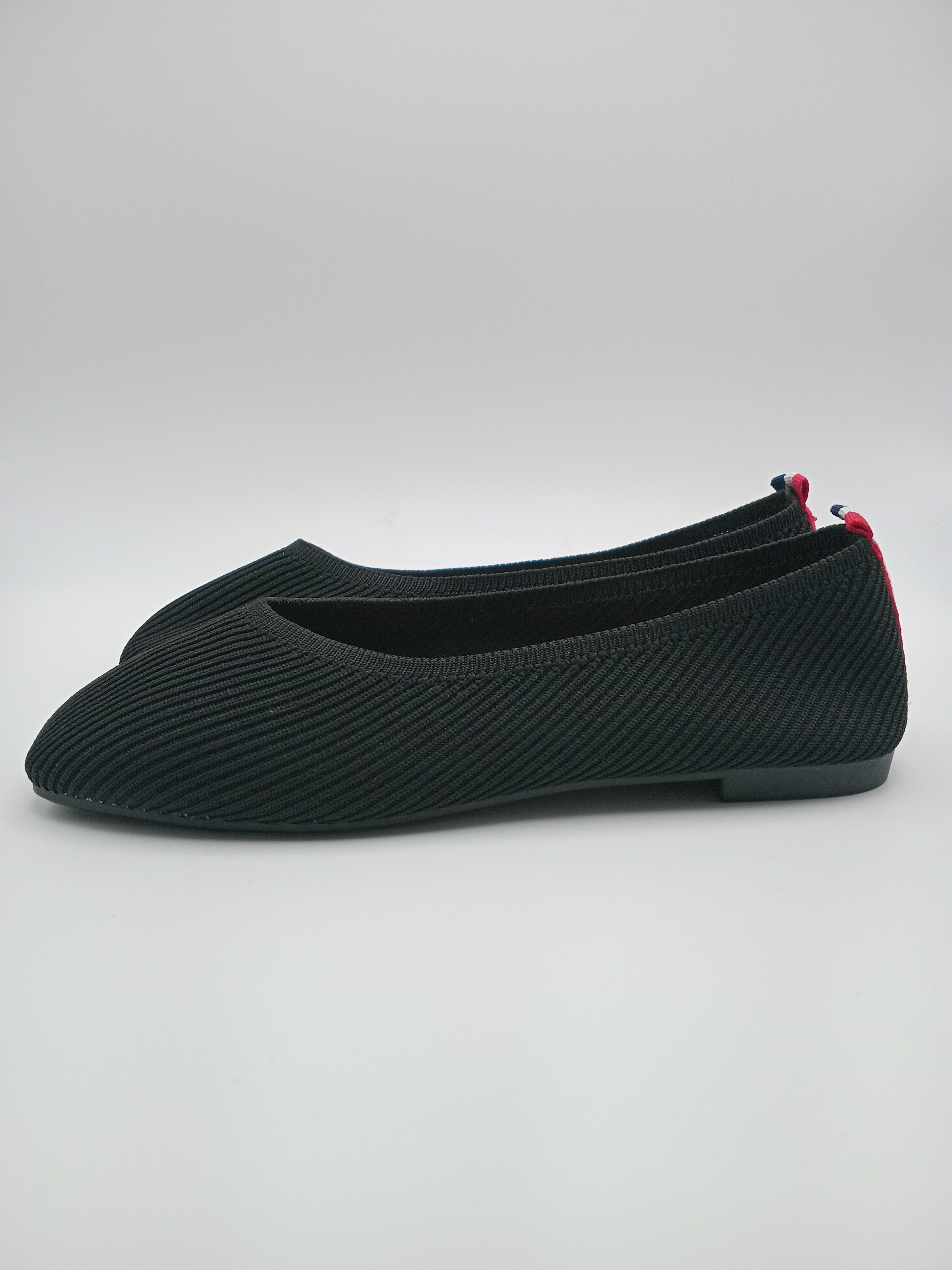 Sabrinas Pretas Fashion em Malha Flexível e Respirável; Sapatos Rasos Femininos Super Confortáveis com Detalhe Traseiro às Riscas para o Dia a Dia