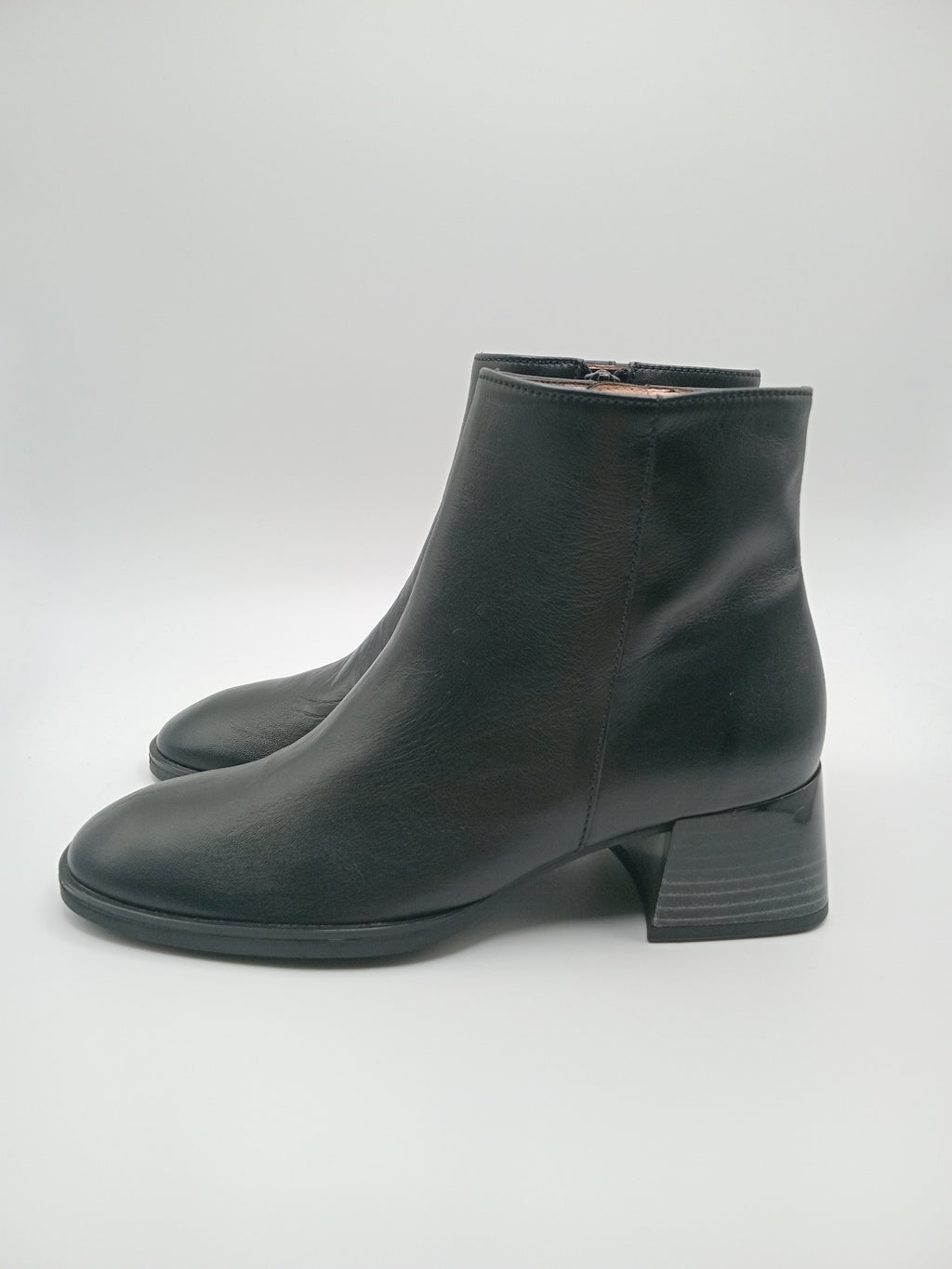 BOTA TEXANA HISPANITAS PRETO COURO LISO VERNIZ ZIPER BOTIM