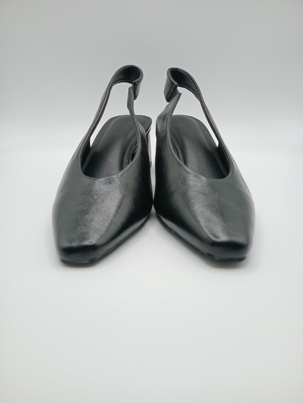 SABRINA SALTO MULLET BUONAROTTI PRETO BICUDO SCARPIN VERNIZ