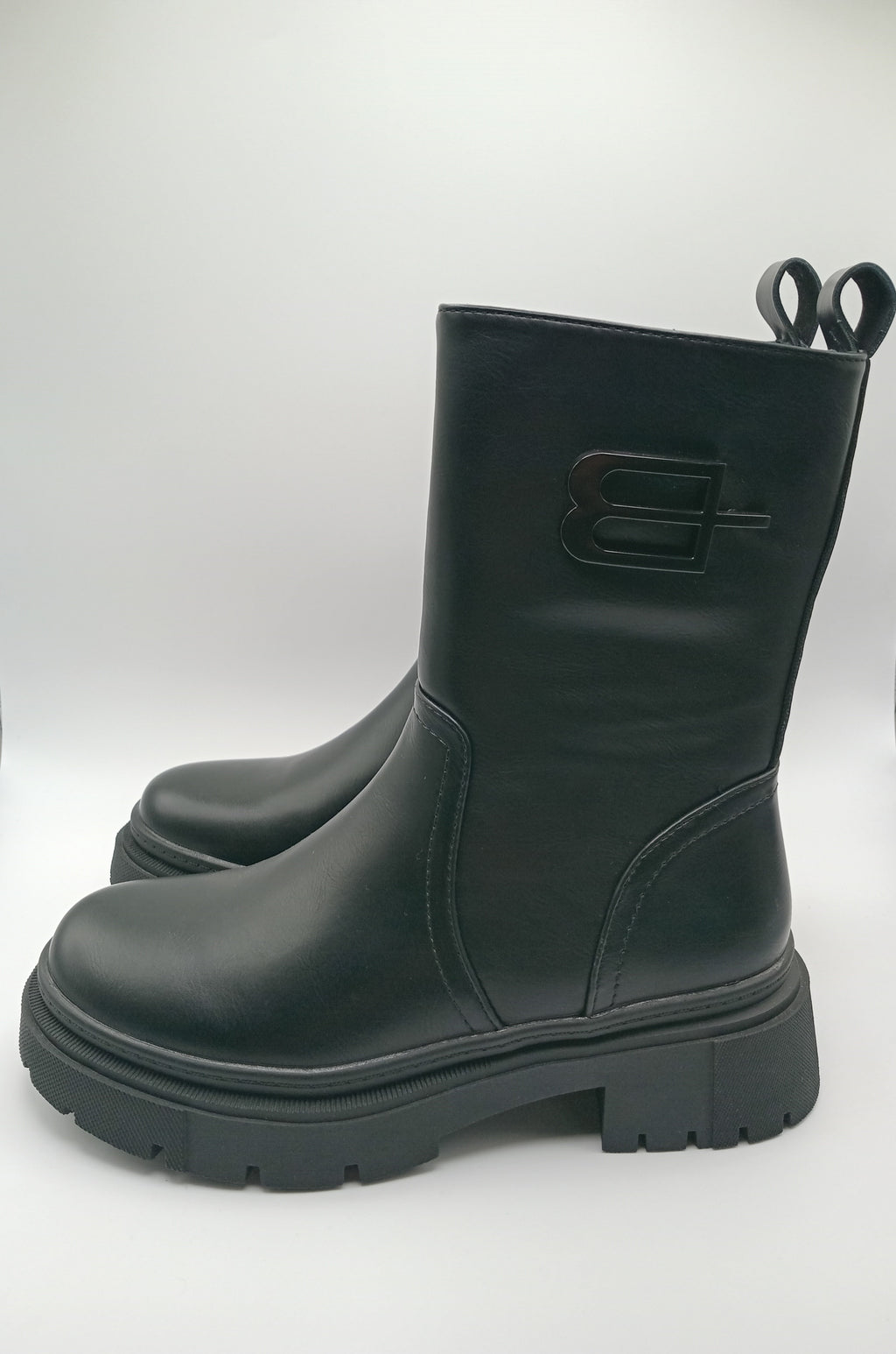 BOTA GALOCHA MACADI PRETO ECO PELE DETALHE B LATERAL ZIPER