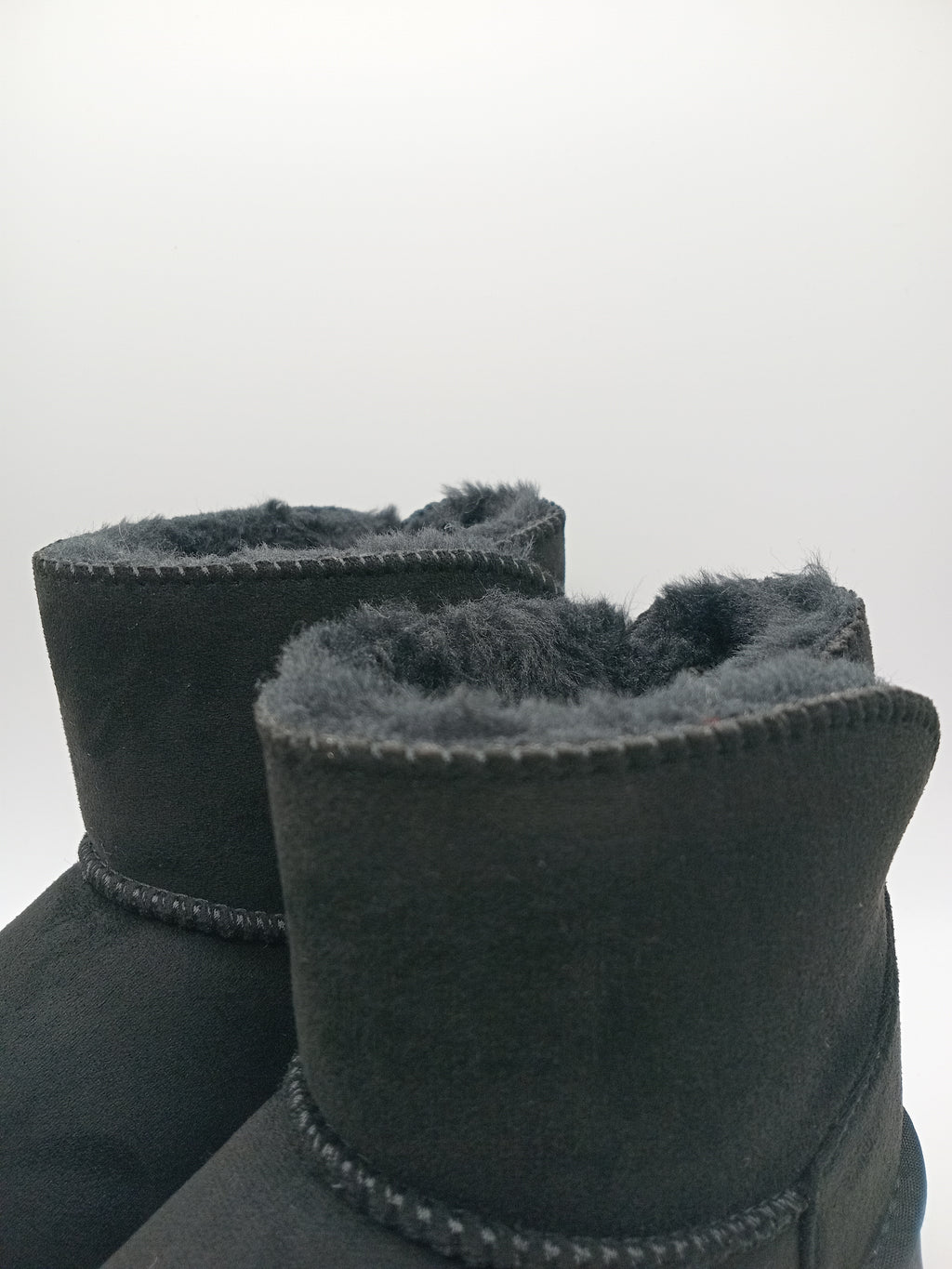 BOTA PANTUFA XTI PRETO PELOS VELUDO ABERTURA TRASEIRA ETIQUETA CASTANHO