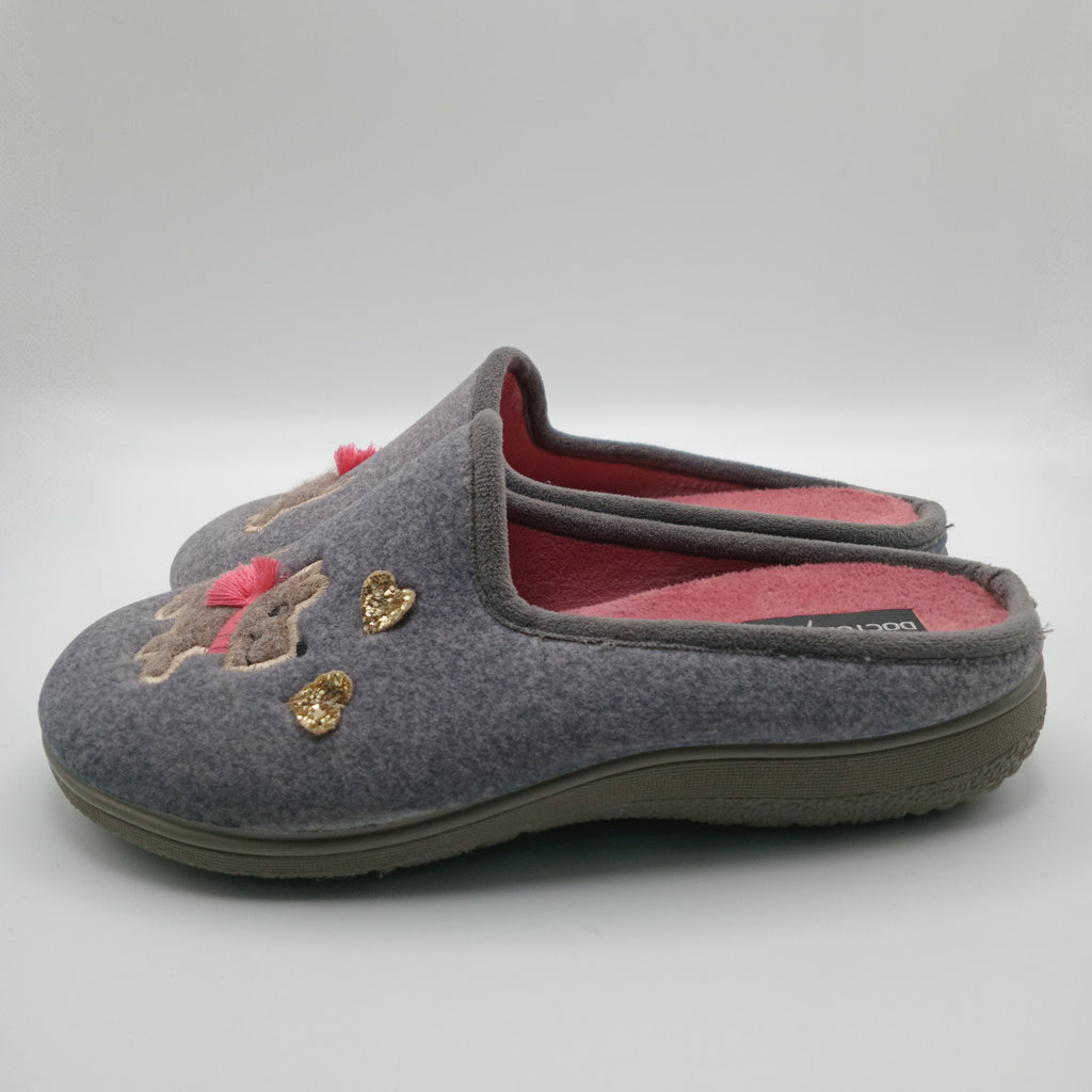 PANTUFAS DOCTOR CUTILLAS CINZA ROSA TECIDO BORDADO CACHORRO CACHORRINHO COM GRAVATINHA COLEIRA CORAÇÃO DOURADO