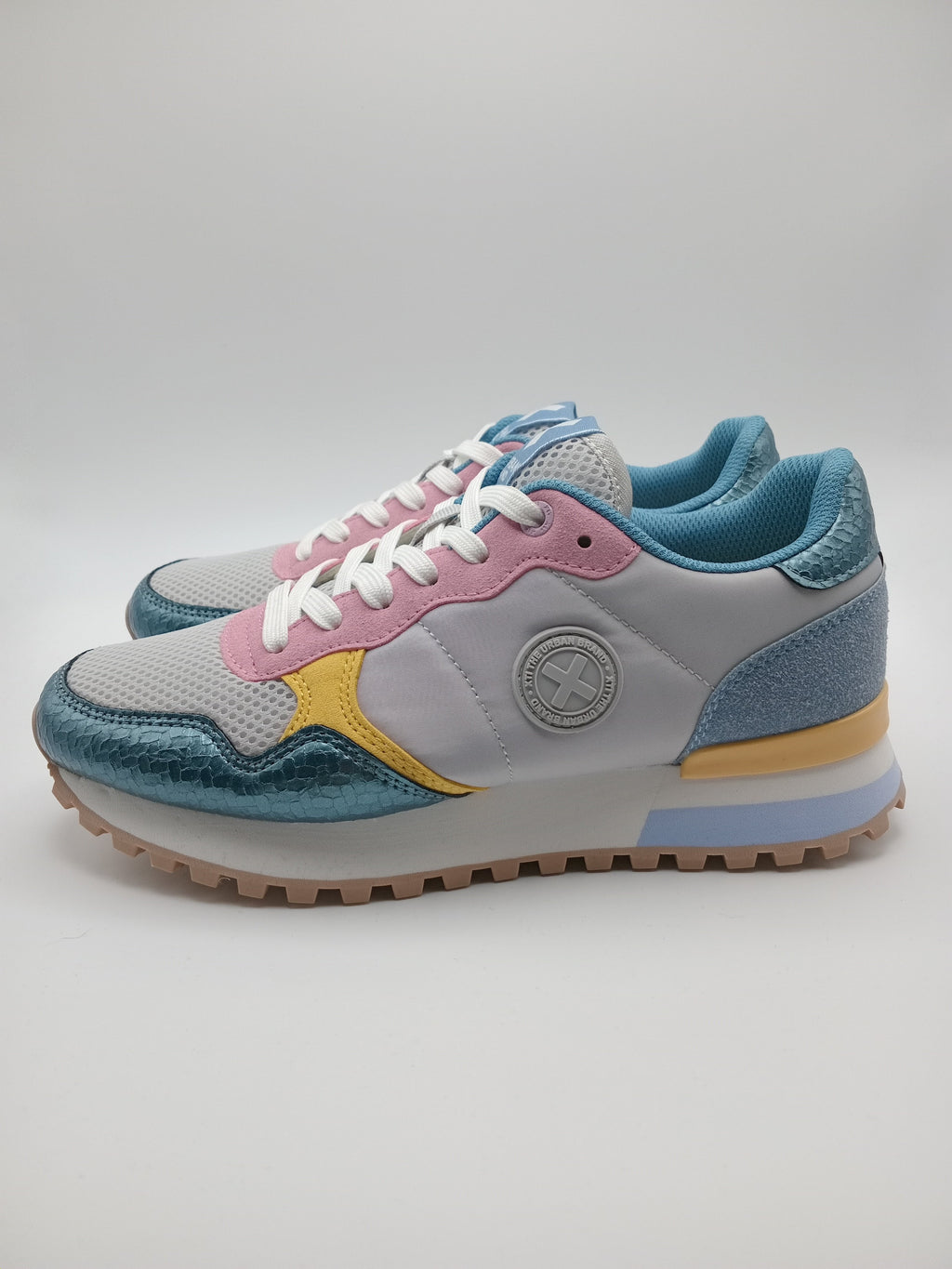 TÊNIS XTI AZUL CINZA AMARELO ROSA TECIDO SPORT