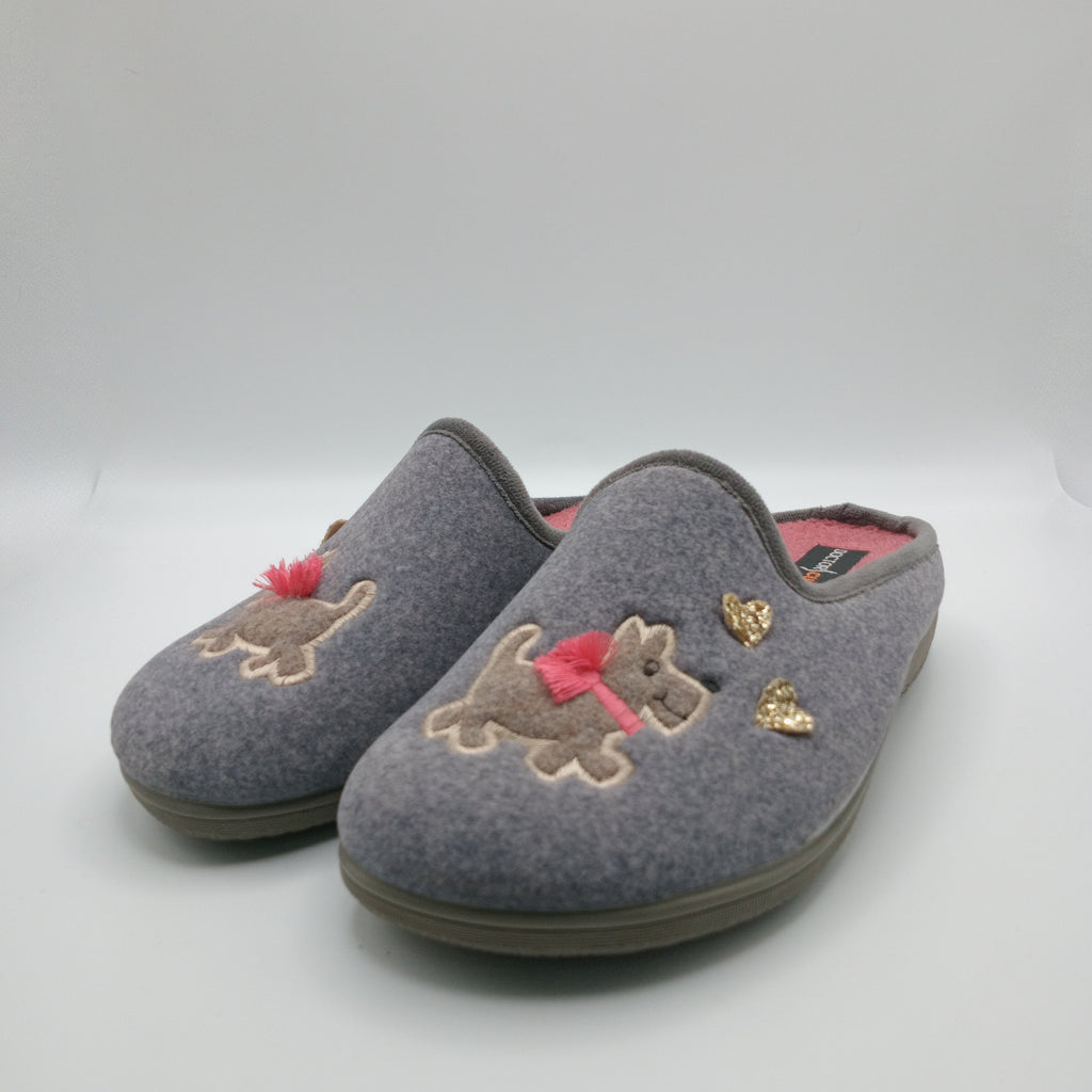 PANTUFAS DOCTOR CUTILLAS CINZA ROSA TECIDO BORDADO CACHORRO CACHORRINHO COM GRAVATINHA COLEIRA CORAÇÃO DOURADO
