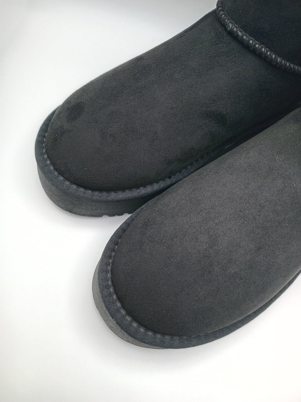BOTA PANTUFA XTI PRETO PELOS VELUDO ABERTURA TRASEIRA ETIQUETA CASTANHO