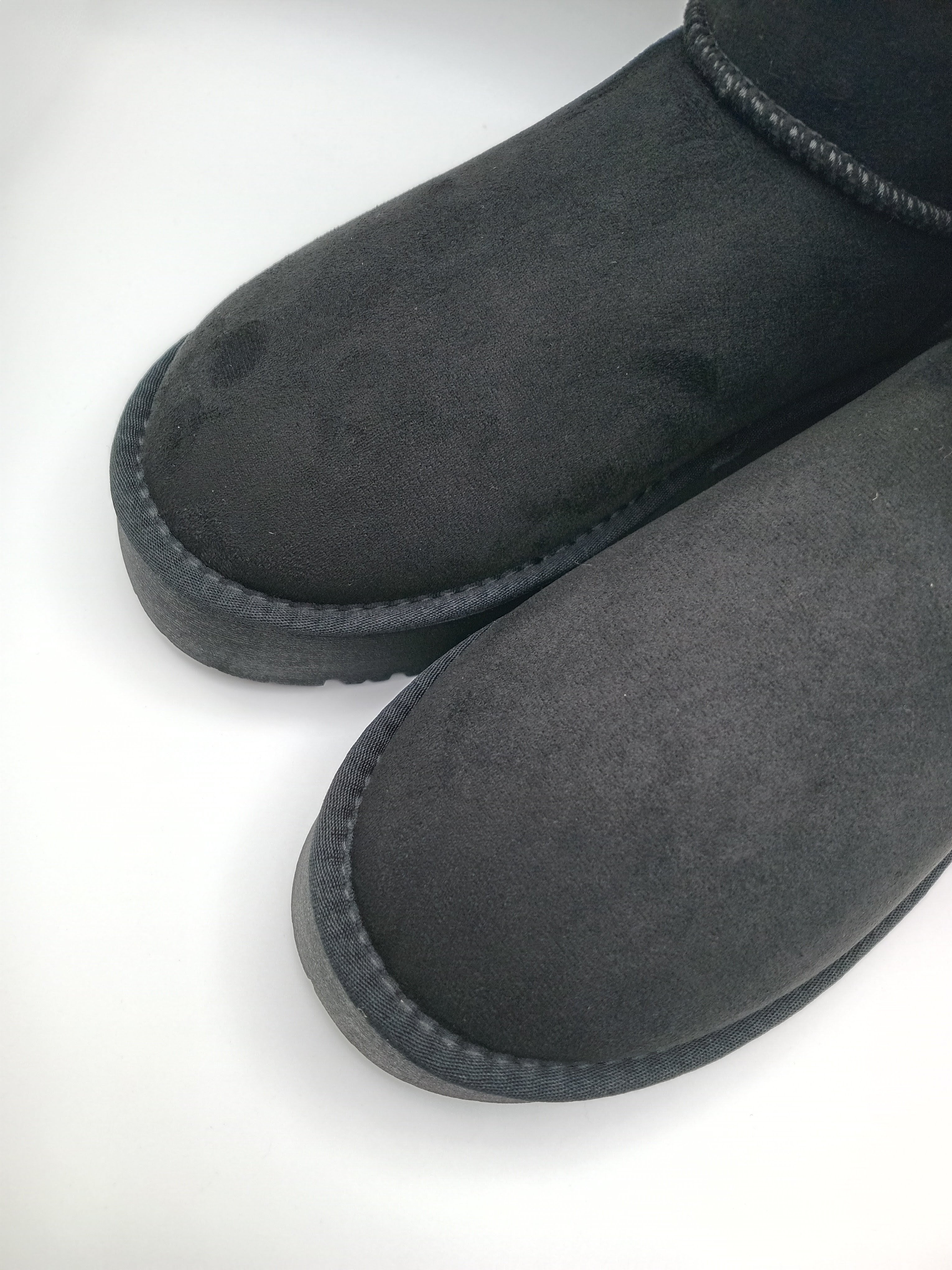 BOTA PANTUFA XTI PRETO PELOS VELUDO ABERTURA TRASEIRA ETIQUETA CASTANHO