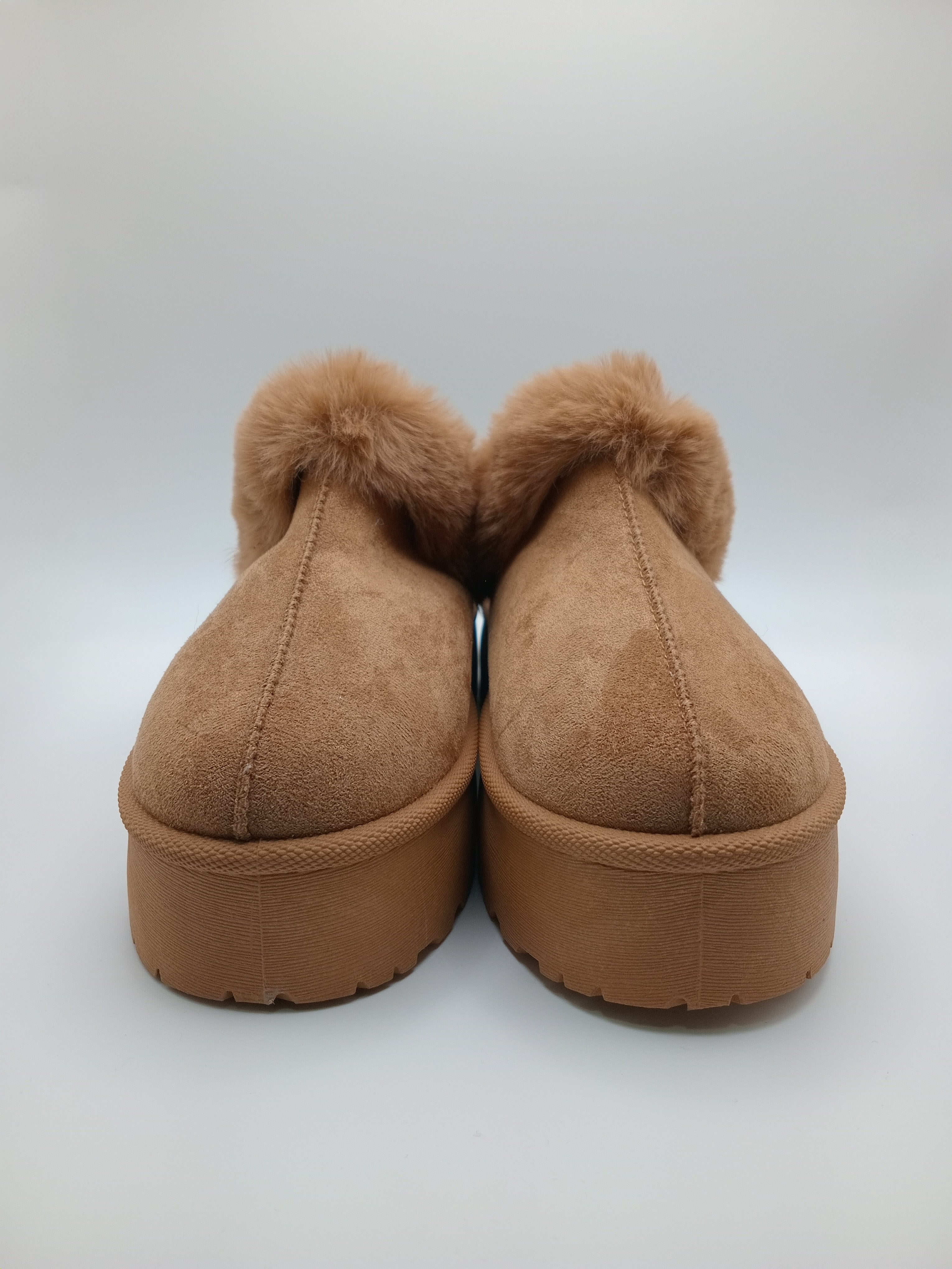 SOCAS PANTUFAS MACADI CASTANHO PELOS CAMURÇA TIRAS