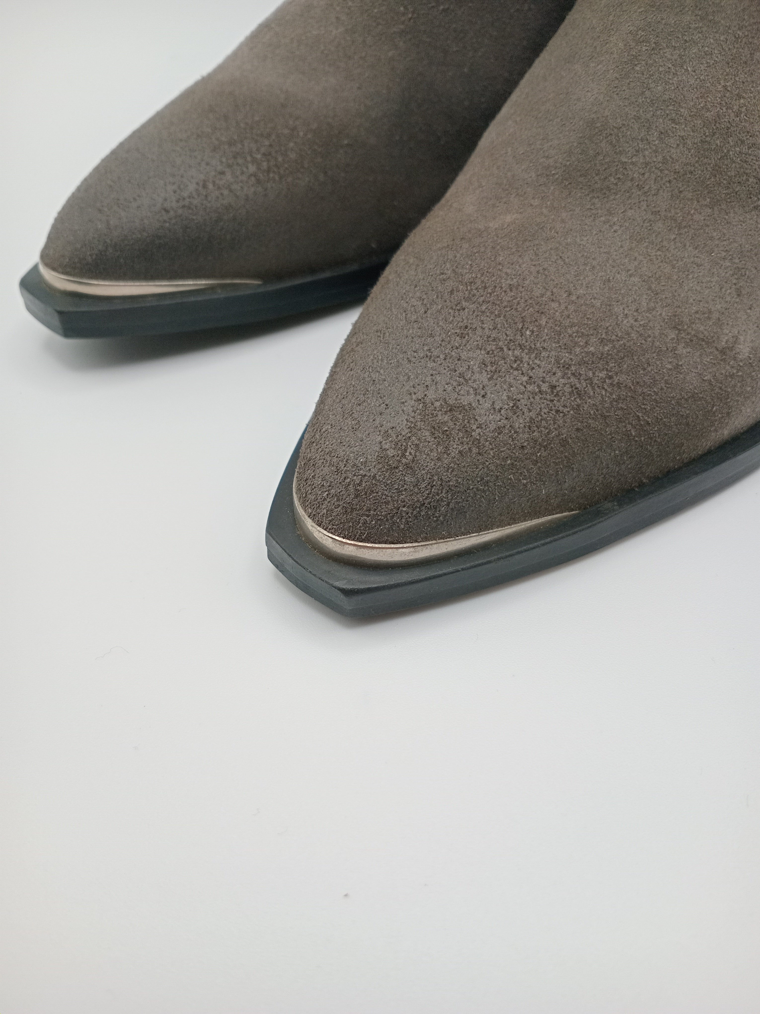 BOTA TEXANA BEAT SHOES CINZA COURO LISO BICUDO PONTA METAL