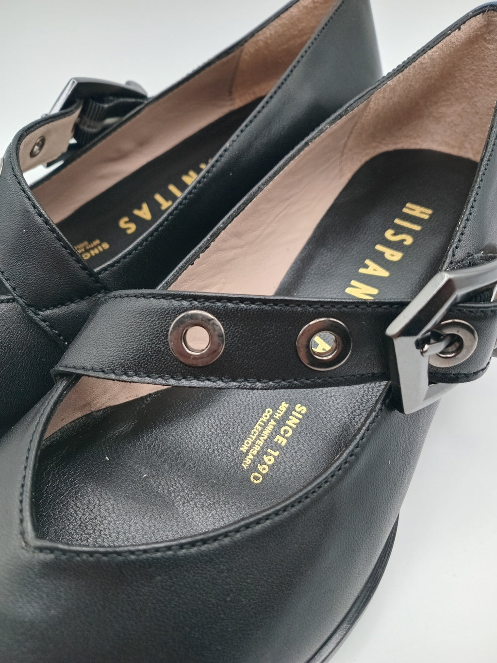SABRINA MARY JANE HISPANITAS PRETO COURO BICUDO PRETO ARGOLAS TIRA TRANSVERSAL SALTO
