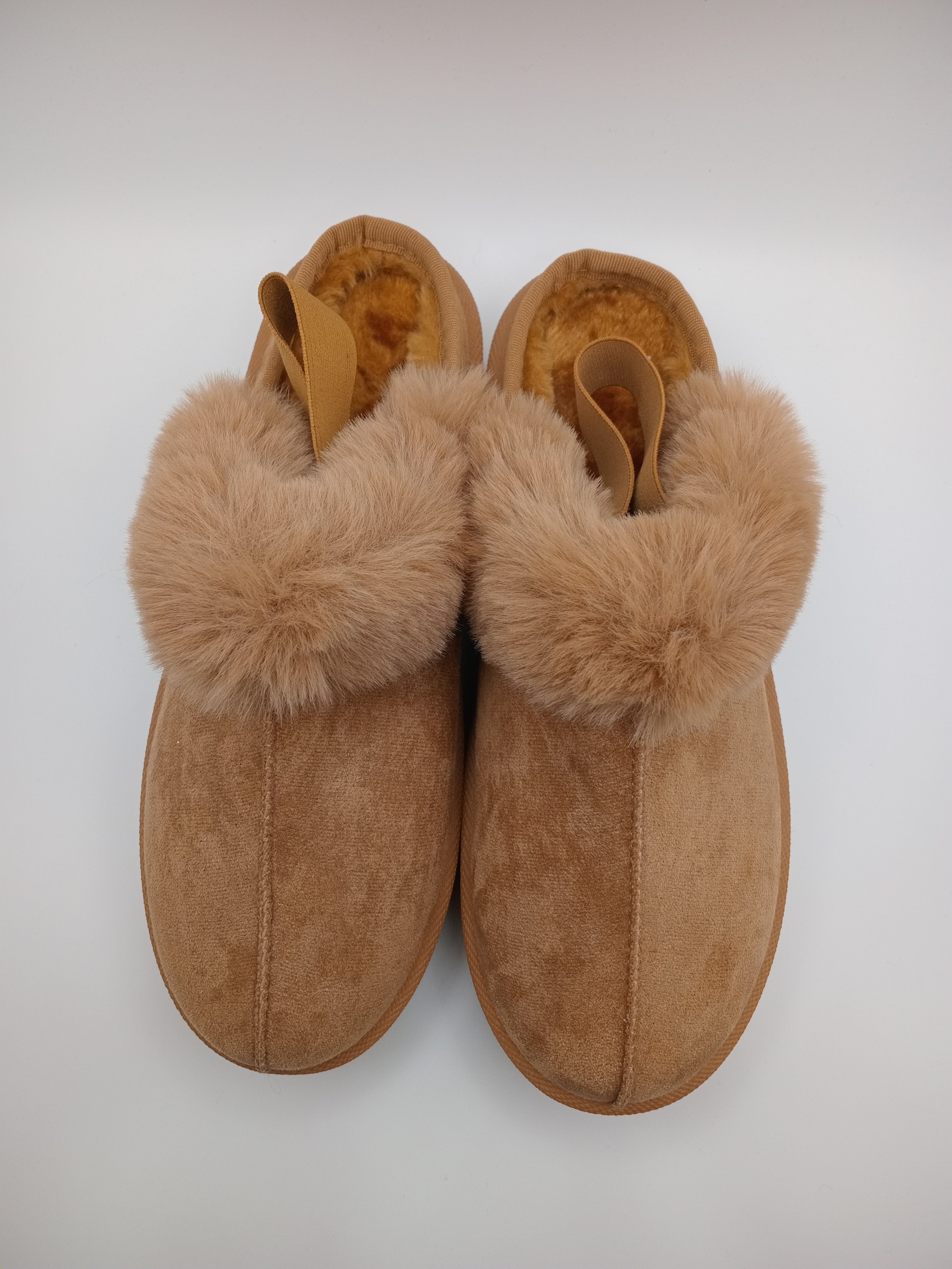 SOCAS PANTUFAS MACADI CASTANHO PELOS CAMURÇA TIRAS
