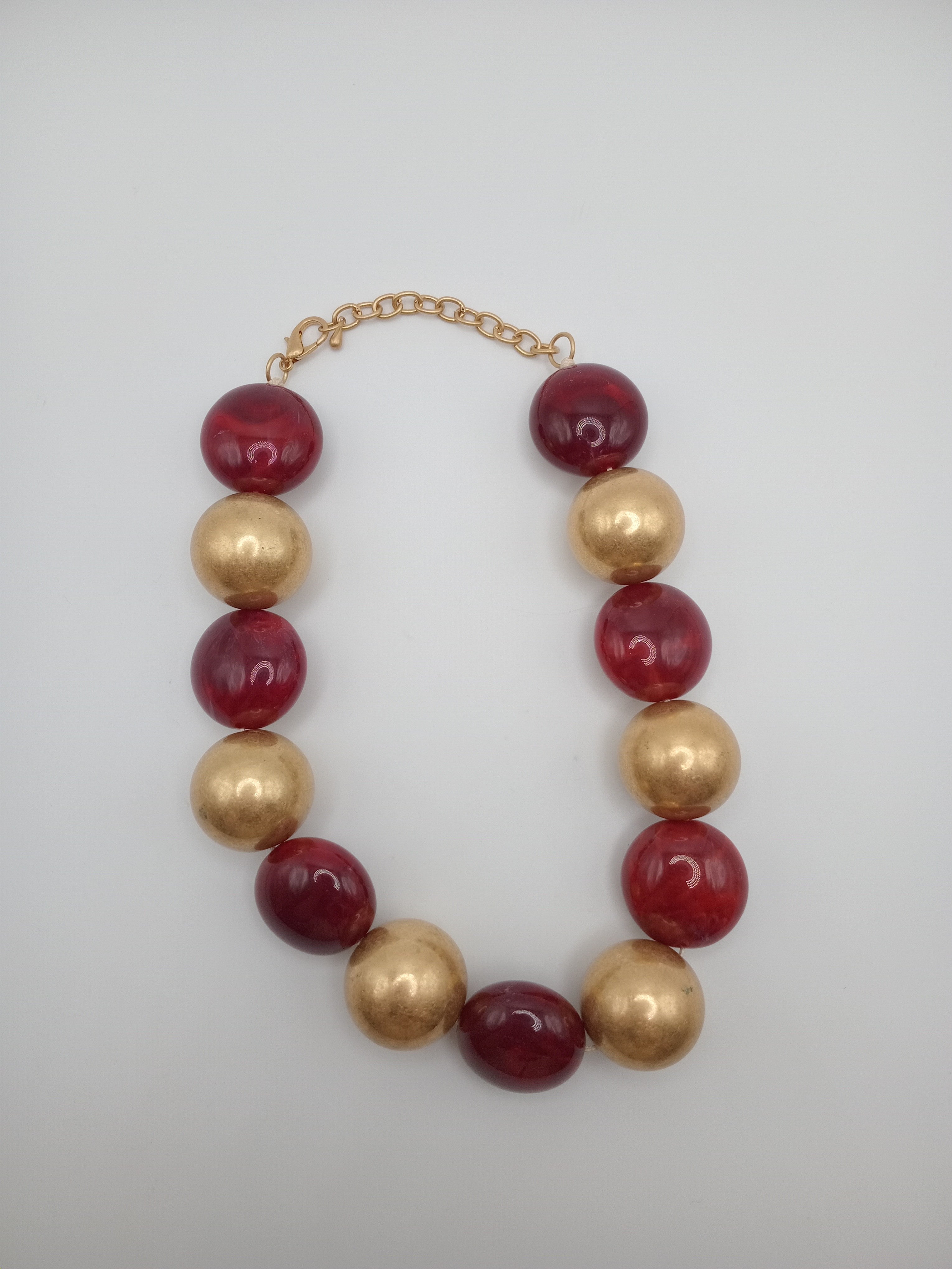 COLAR BOLAS VINHO BORDO BOLAS DOURADAS FECHO AJUSTAVÉL